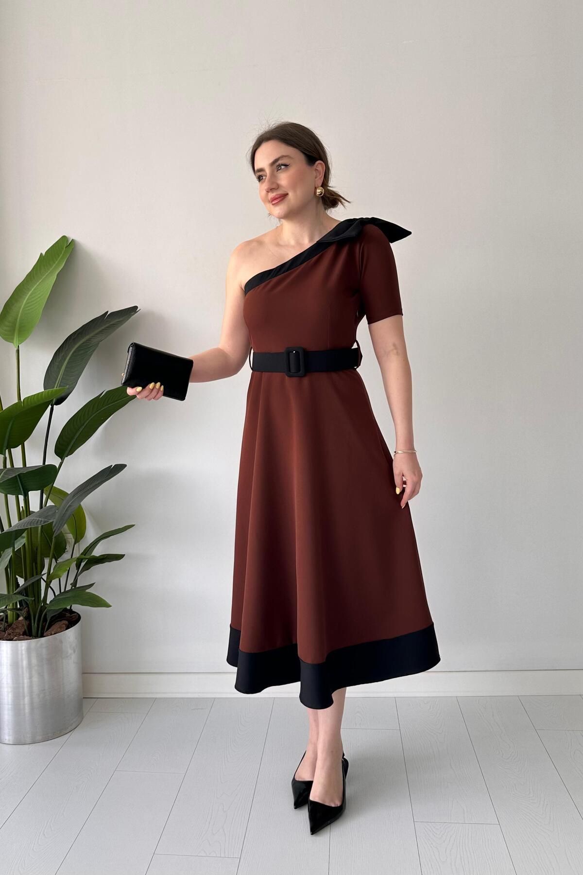 MaziButik Tek Fiyonklu Krep Elbise Kahve