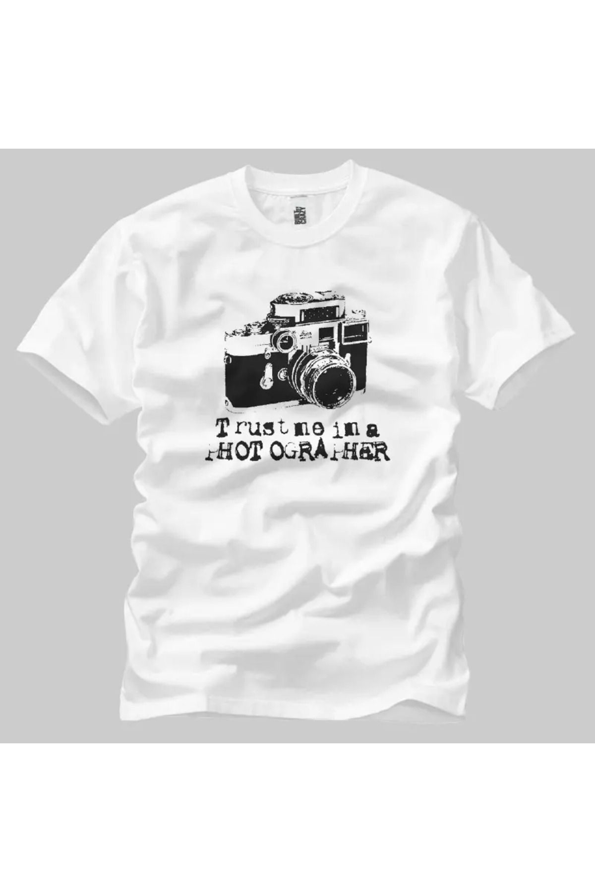 Built By Crazy Trust Me I'm Photographer Unisex Tişört