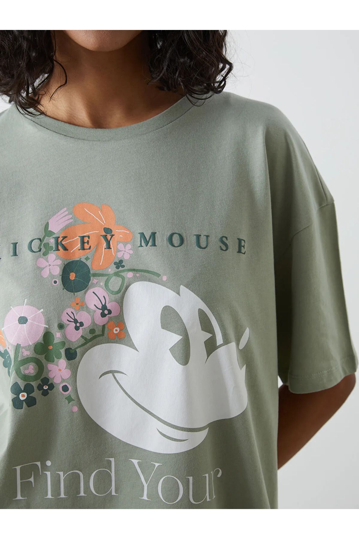 LC Waikiki Bisiklet Yaka Mickey Mouse Baskılı Kadın Tişört