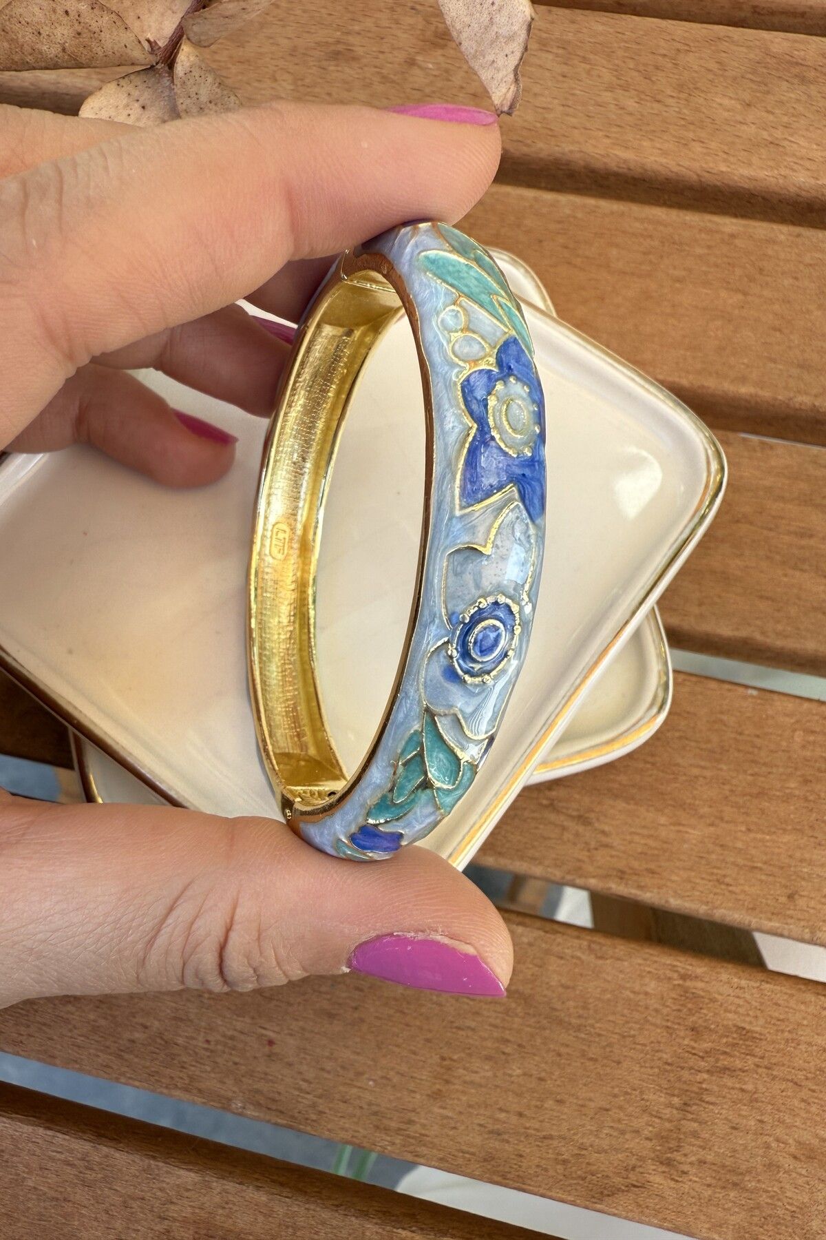 AURA ATELIER Mineli 14K Altın Kaplama Mavi Çiçekli Bilezik 6cm