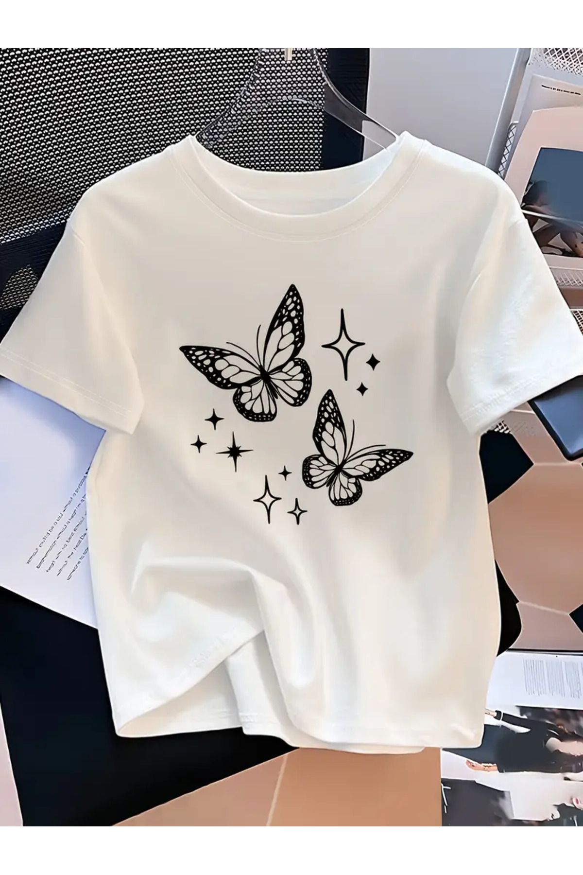 LAND MODA Kadınlar için Siyah Kelebek & Yıldız Baskılı Rahat Kesim Kısa Kollu Tişört