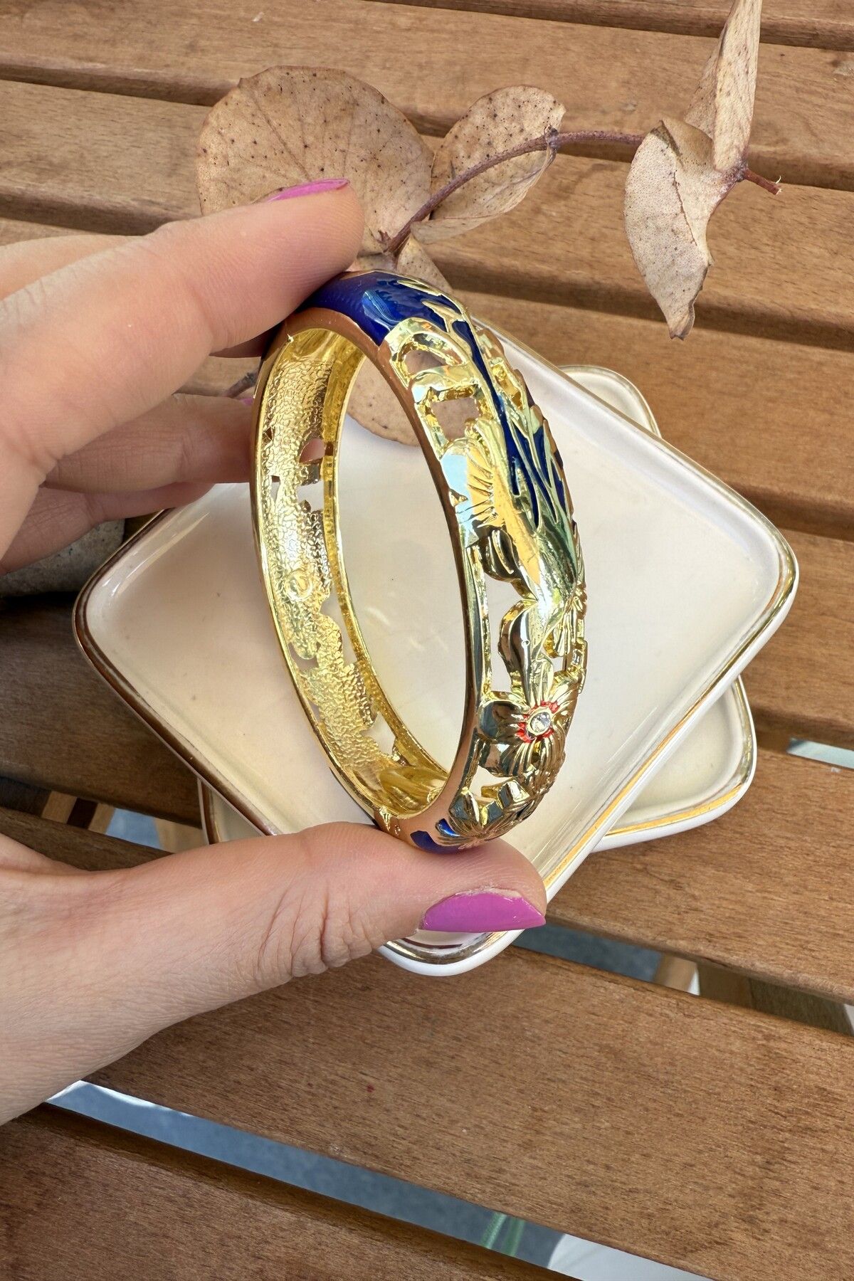 AURA ATELIER Mineli 14K Altın Kaplama Lacivert Çiçekli Bilezik 6cm