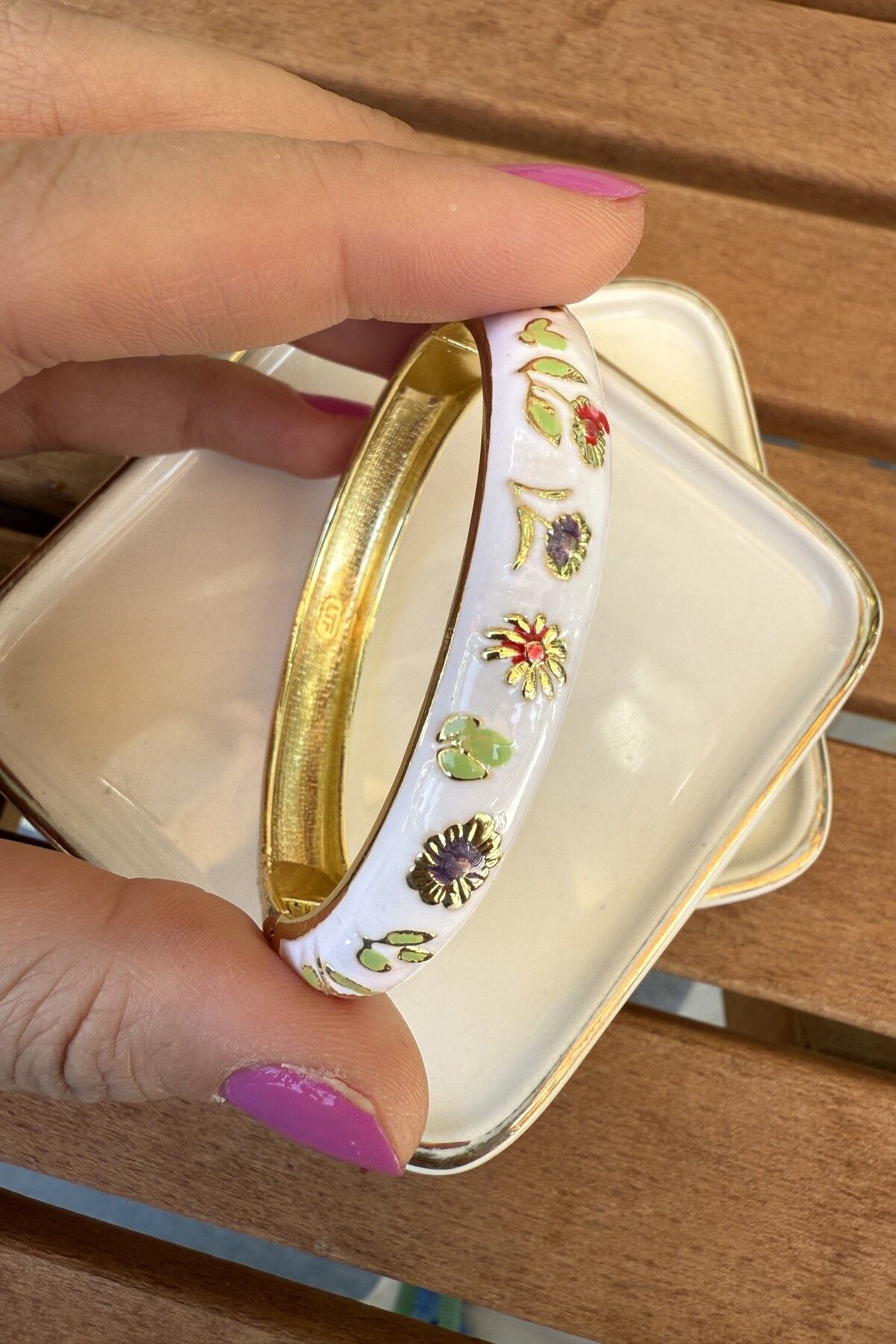 AURA ATELIER Mineli 14K Altın Kaplama Beyaz Çiçekli Bilezik 6cm
