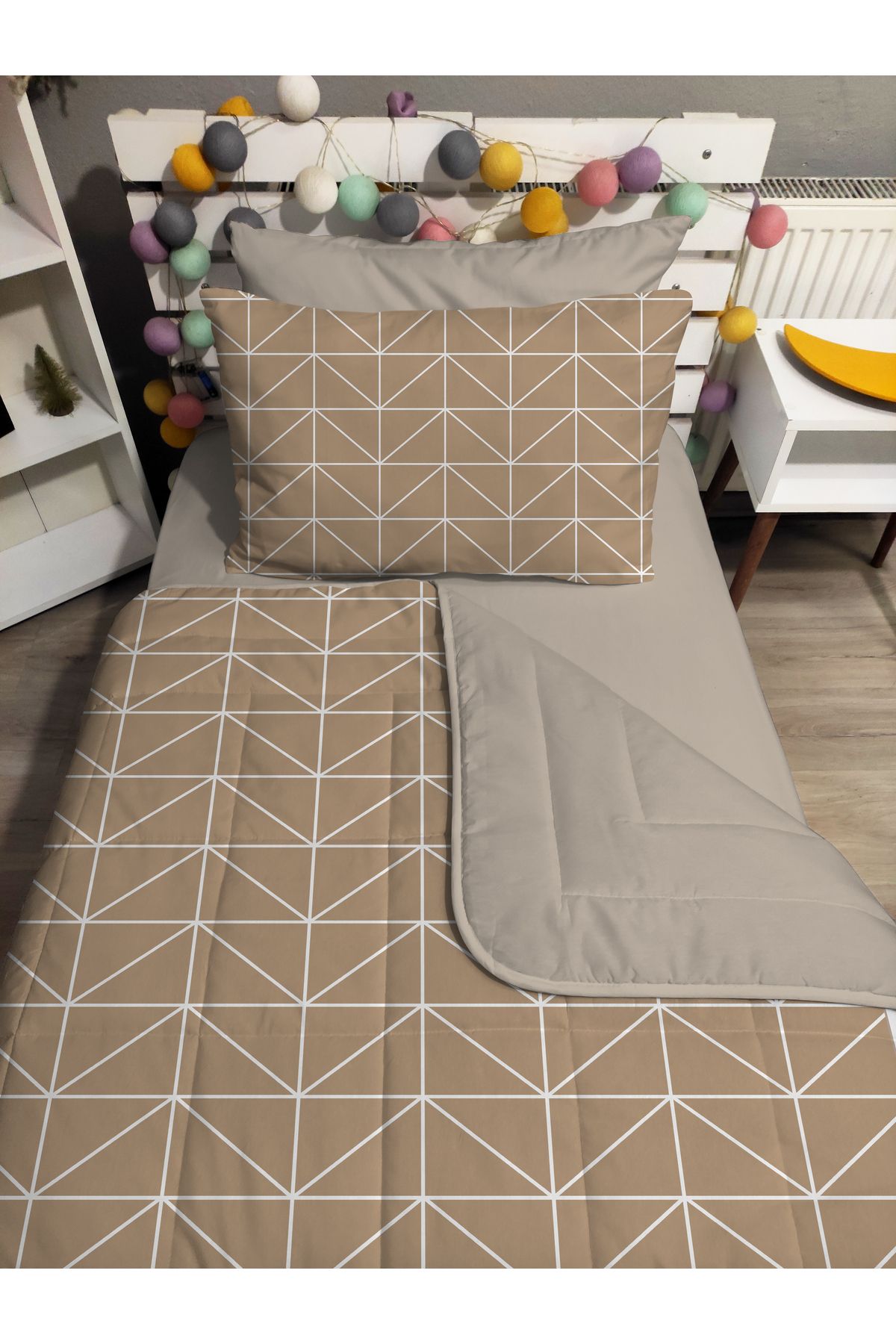 yok yok evim eve dair her şey KAPİTONE silikon elyaf dolgulu GEOMETRİK DESEN 4 PARÇA Tek kişilik yatak örtü lastikli çarşaf takımı