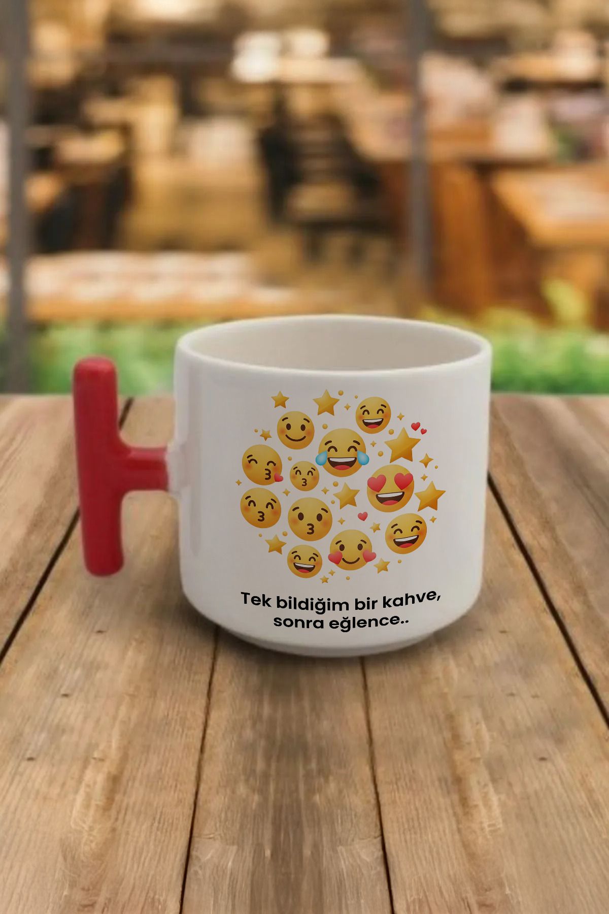 DozNest "Tek bildiğim bir kahve, sonra eğlence.." Yazılı Kırmızı Kulplu Kupa Bardak - DZB31
