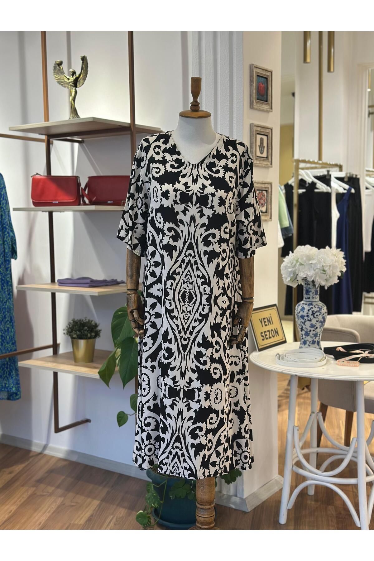 Unique Boutique Siyah Desenli Pamuklu Viskon Kumaş Büyük Beden Elbise