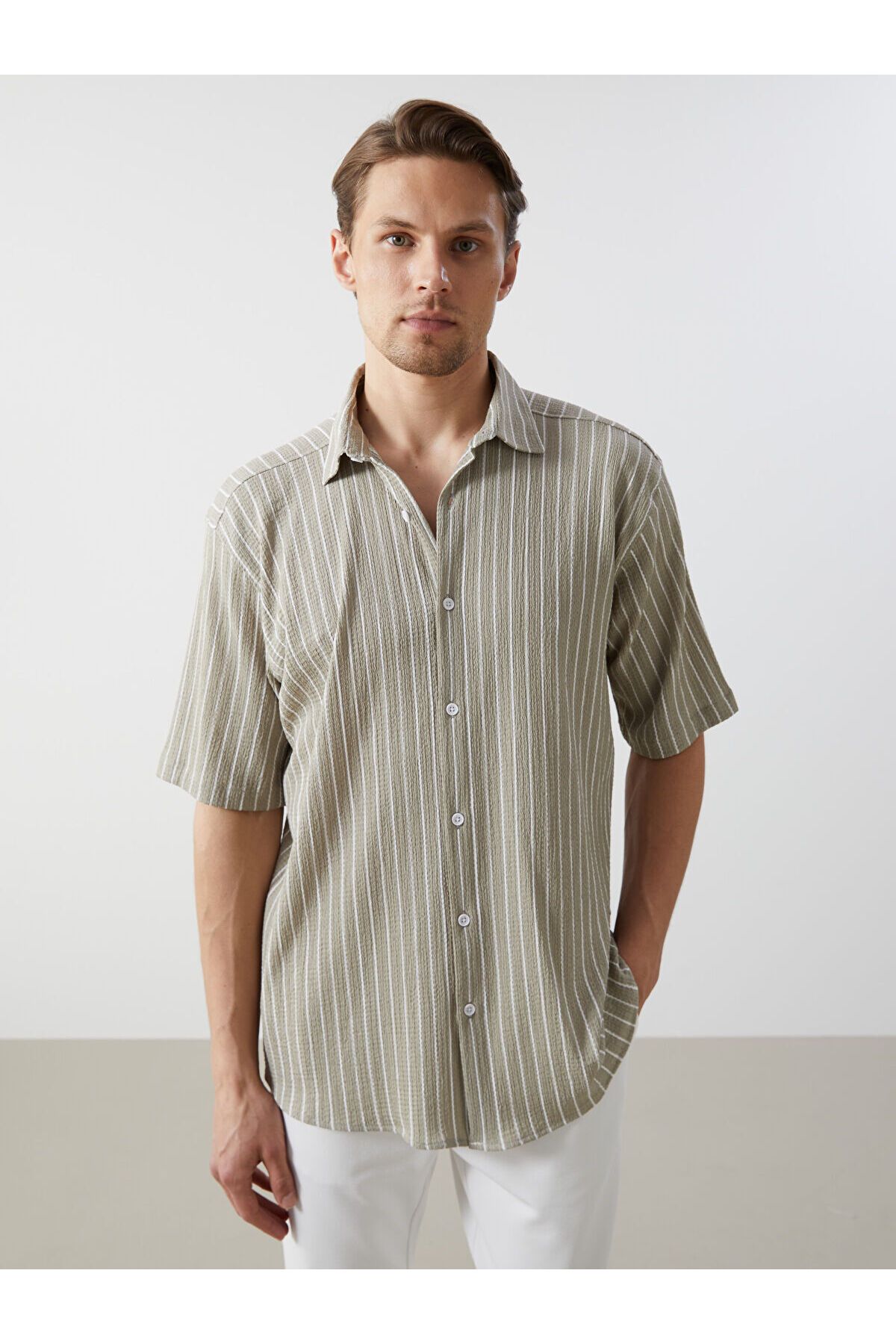 LC Waikiki Regular Fit Kısa Kollu Çizgili Erkek Gömlek