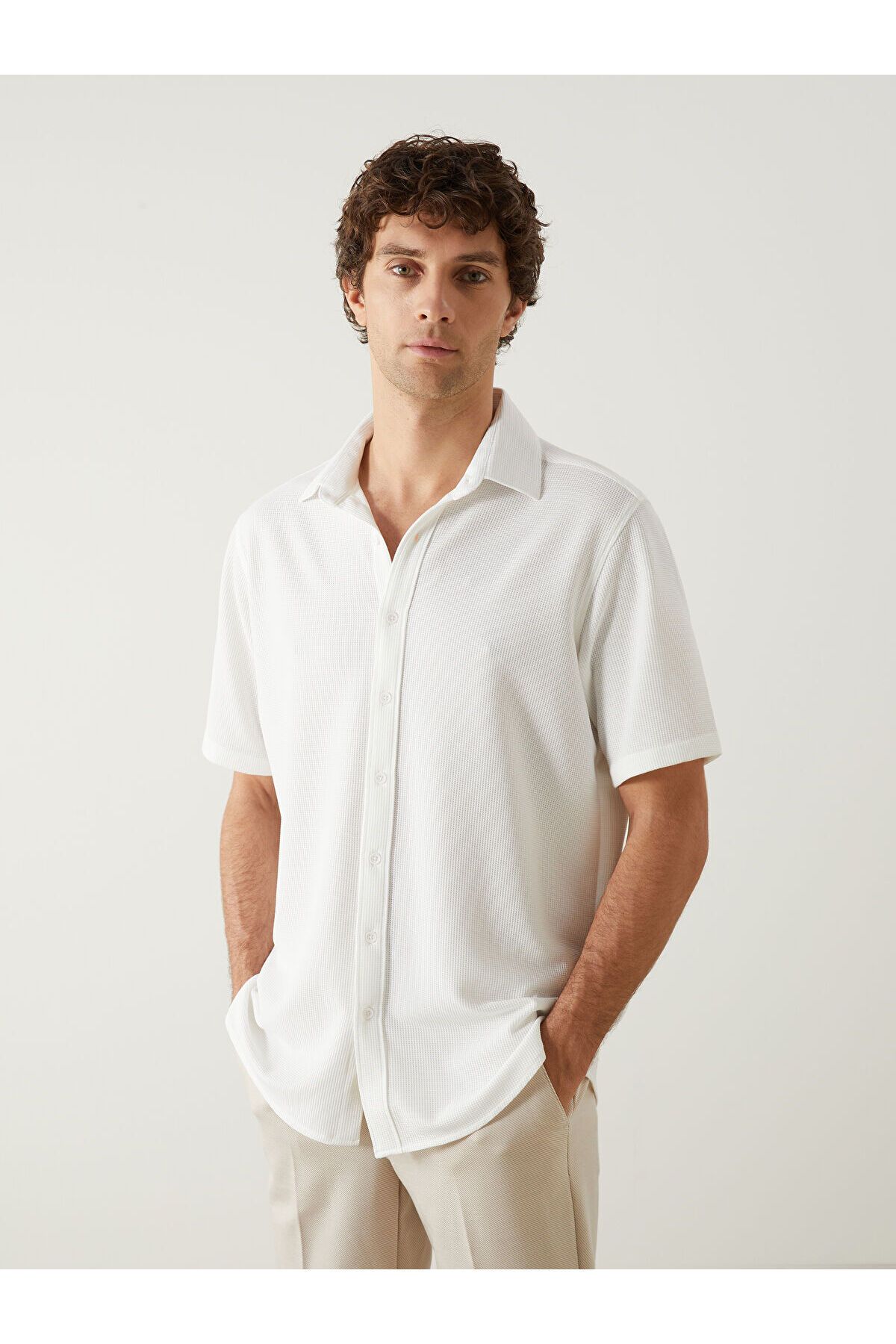 LC Waikiki Regular Fit Kısa Kollu Erkek Dokulu Gömlek