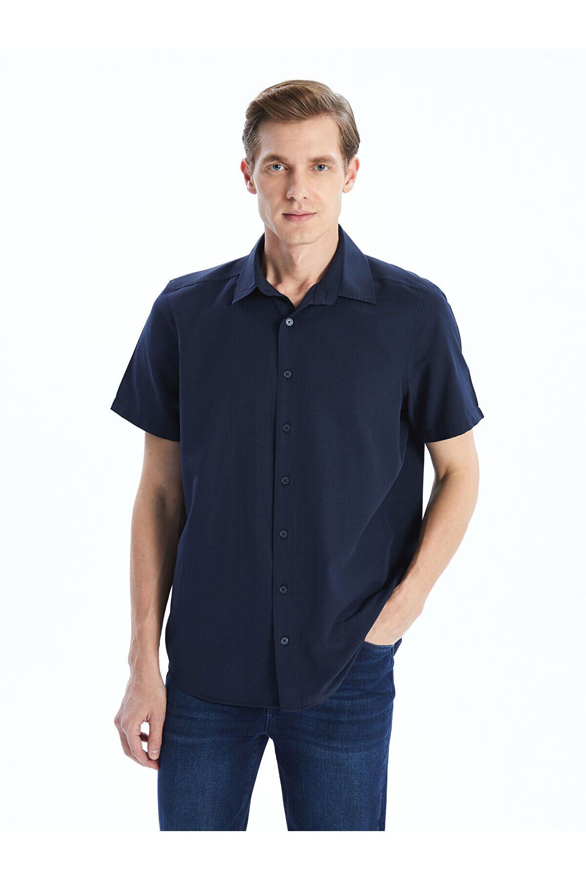 LC Waikiki Regular Fit Kısa Kollu Poplin Erkek Gömlek