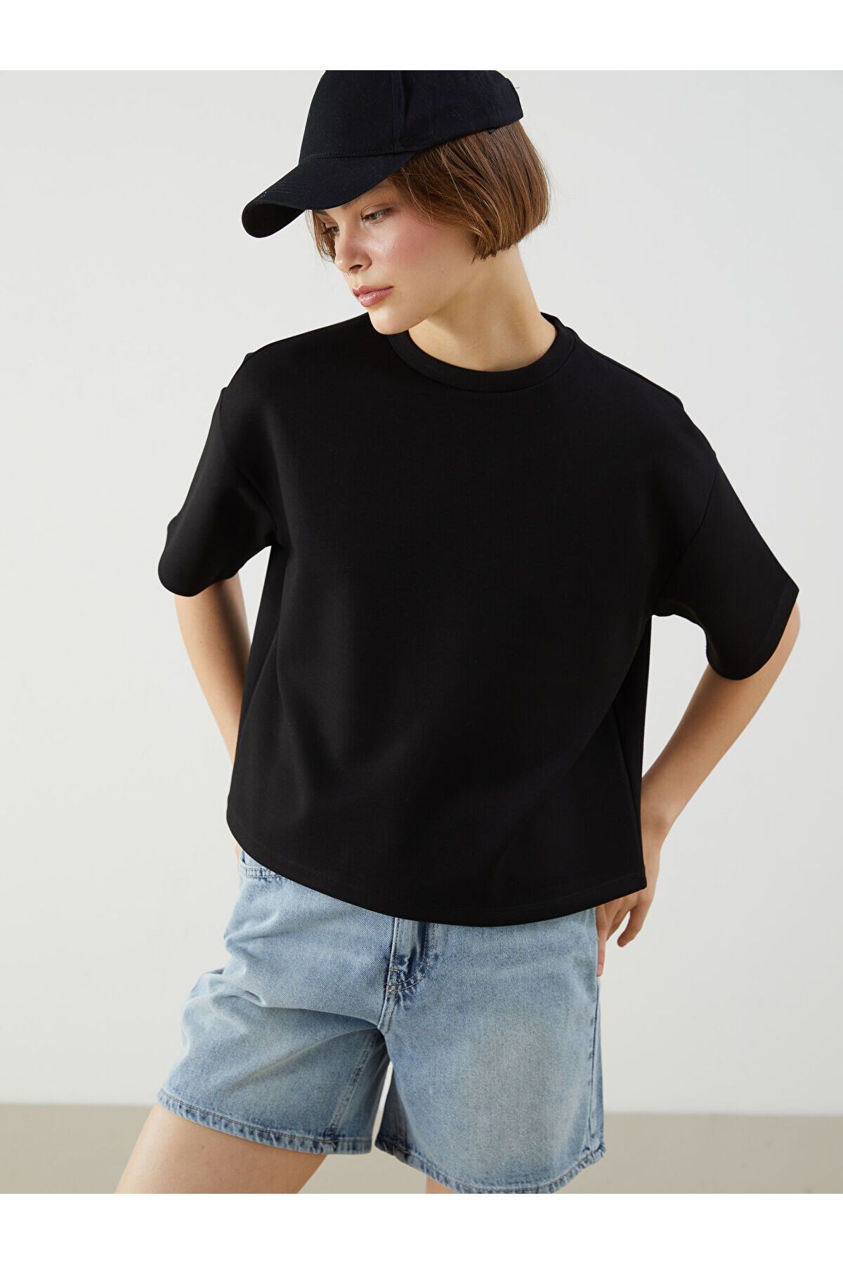LC Waikiki Bisiklet Yaka Oversize Kadın Tişört