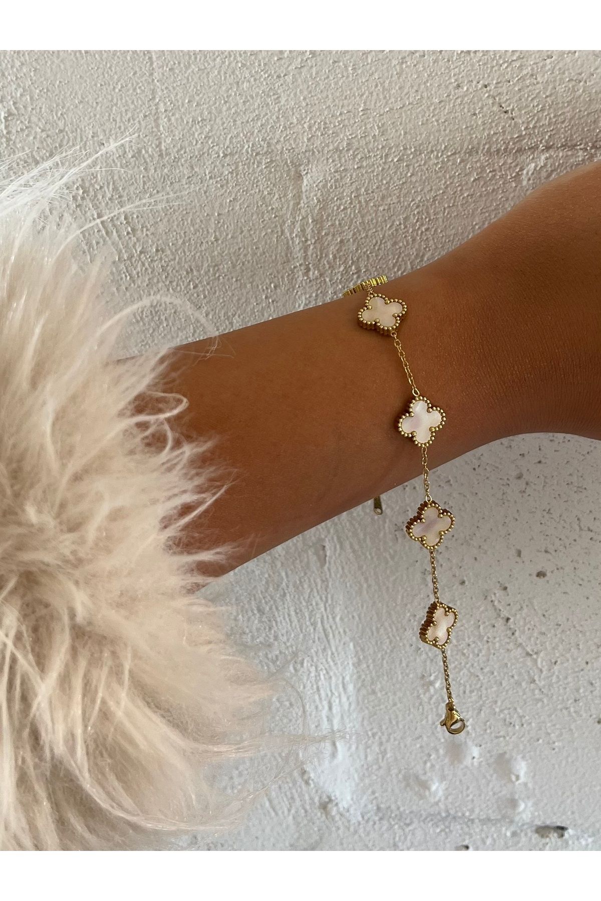 FASHİON JEWELRY Ekru Sedefli Renk Gold Zincirli Yonca Bileklik 18+6 Cm