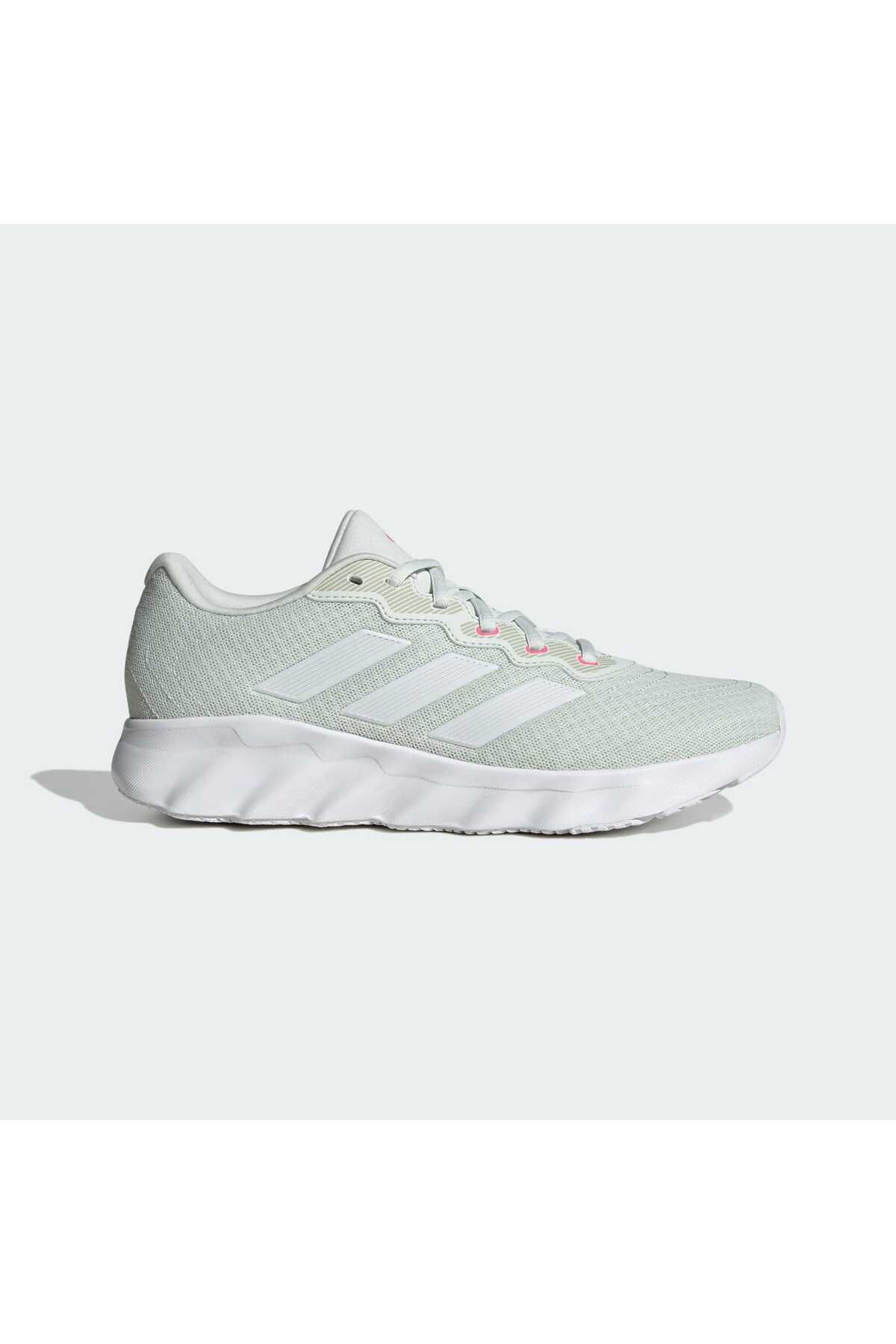 کفش دو و تمرین سفید زنانه Switch Move رانینگ دویدن ID8333 adidas