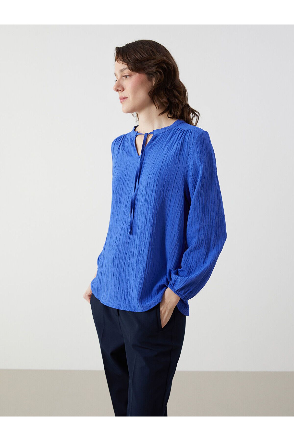 LC Waikiki Bağlamalı Yaka Dokulu Oversize Kadın Bluz