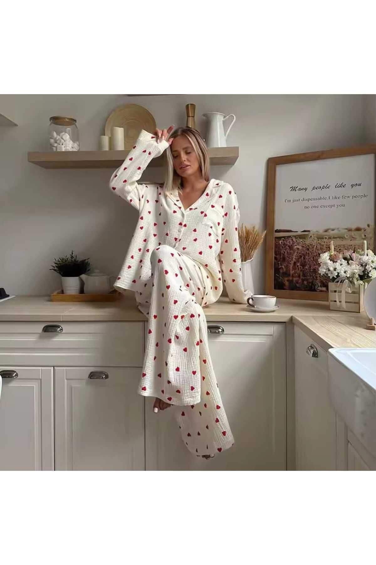 MODA Pinterest Tarzı Kalp Desenli Önden Düğmeli Gömlek Yaka Pijama Takımı 1834
