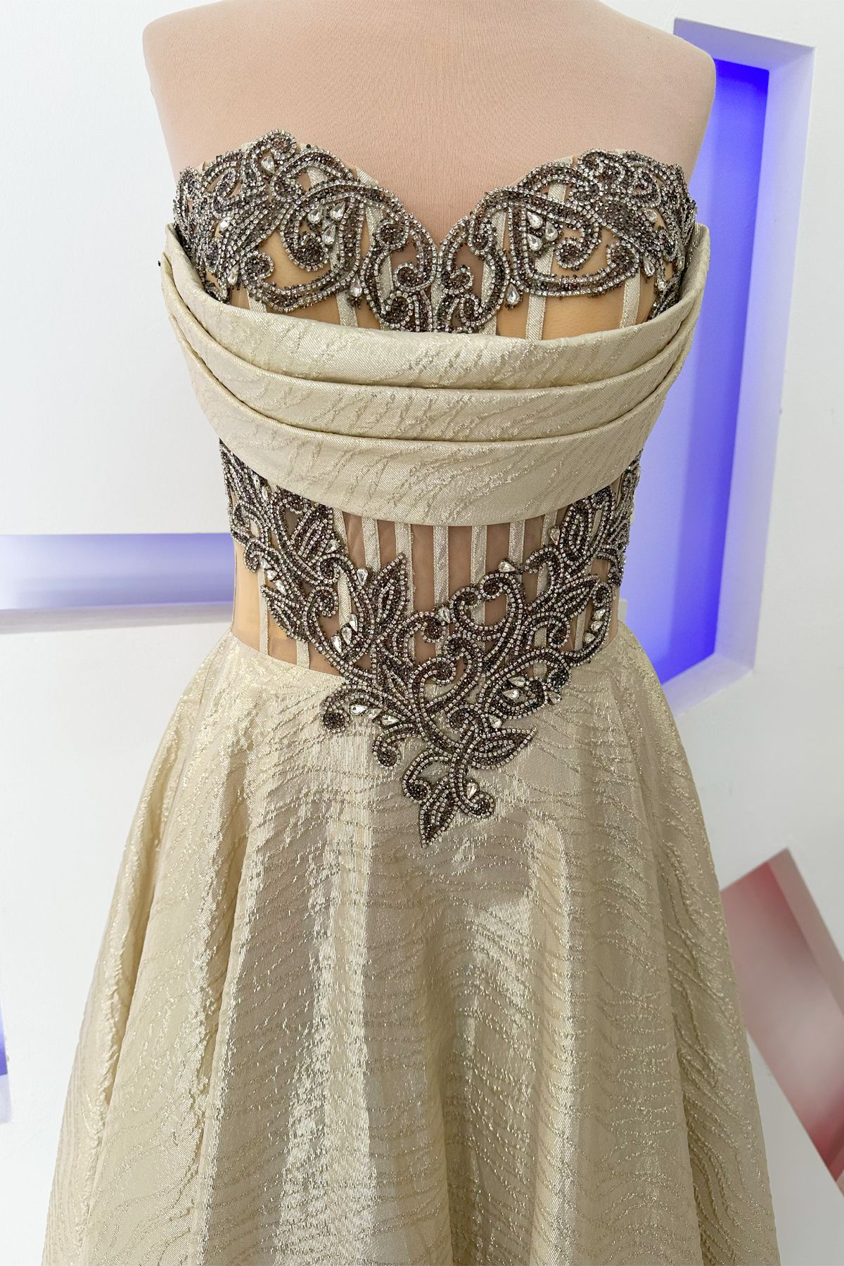 HalilModa Straplez Yaka , Taş İşlemeli , Kremrengi Abiye Elbise