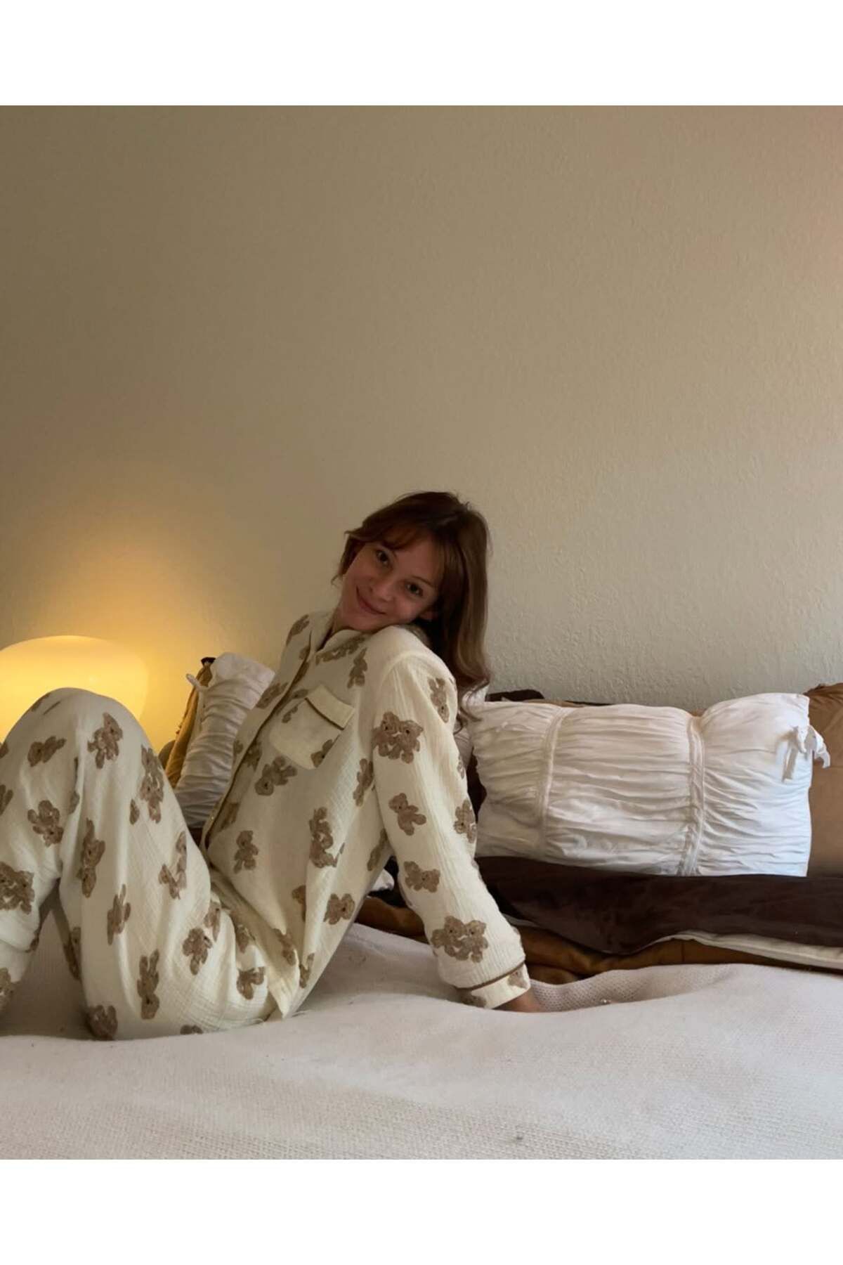 MODA Pinterest Tarzı Ayıcık Desenli Önden Düğmeli Gömlek Yaka Pijama Takımı