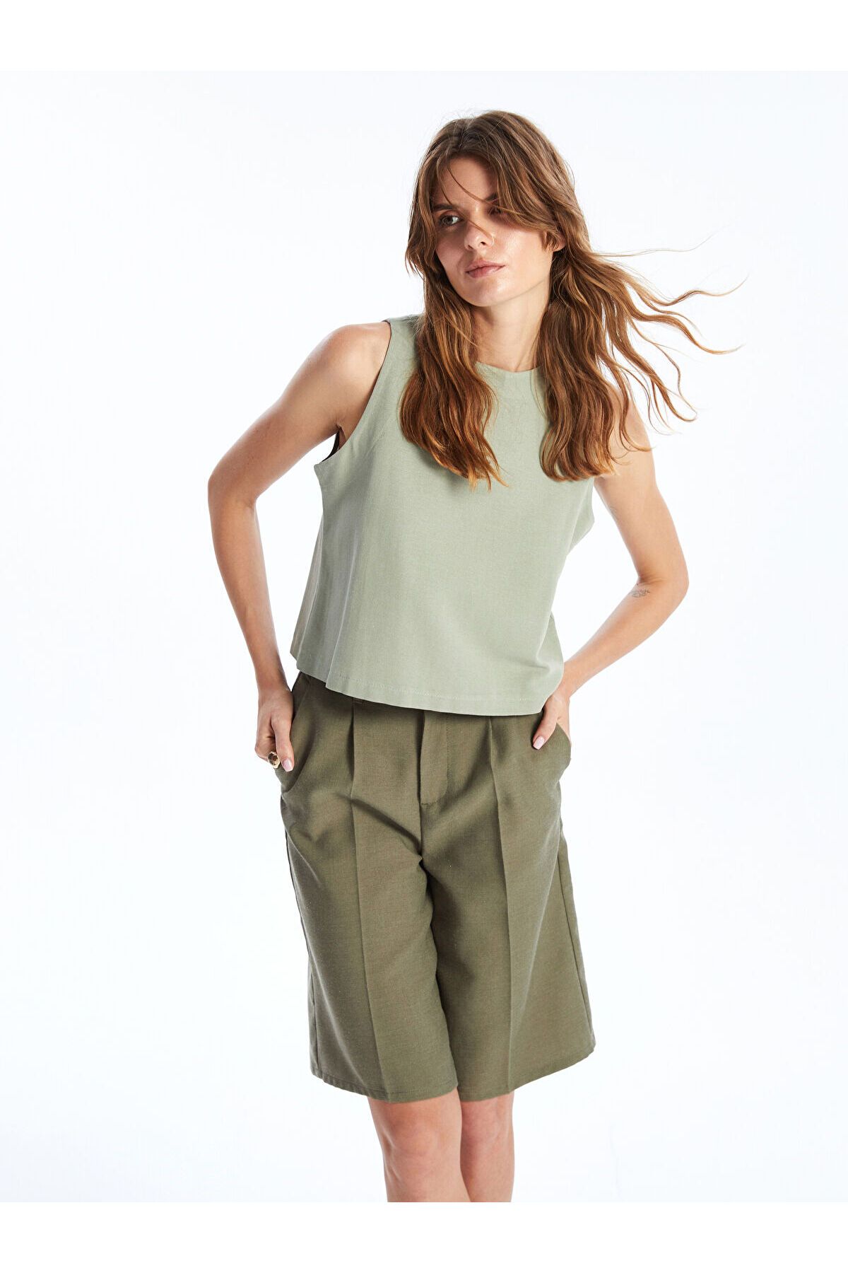 LC Waikiki Bisiklet Yaka Düz Crop Kadın Bluz