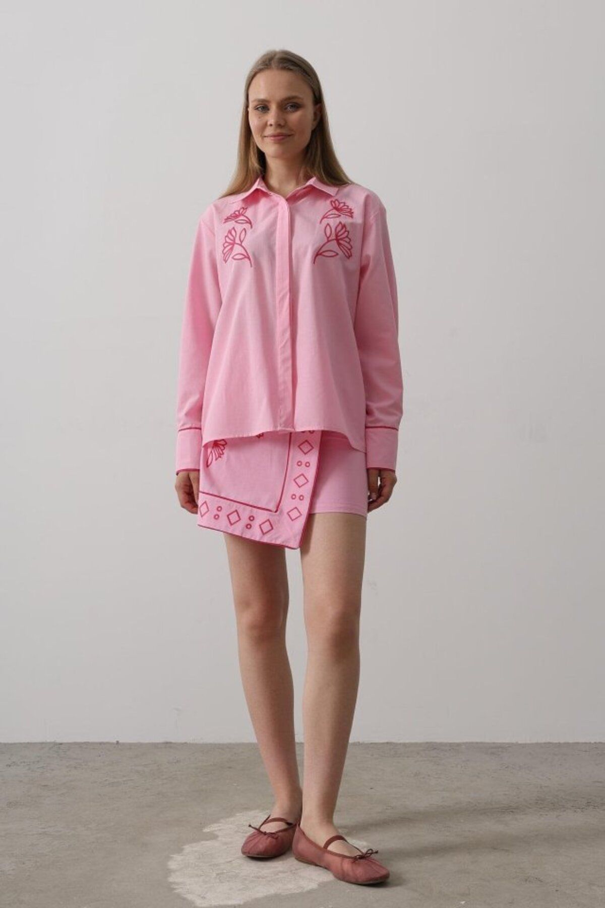 Kıvanç Moda Nakış Detaylı Etekli Takım - Pembe