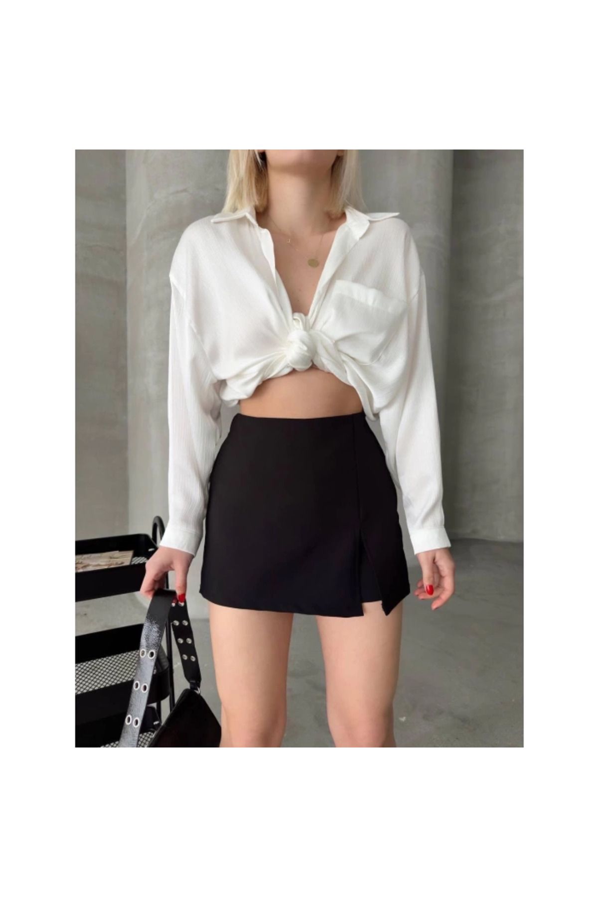 Butik Siyah Renk Tek Yırtmaçlı Şort Etek