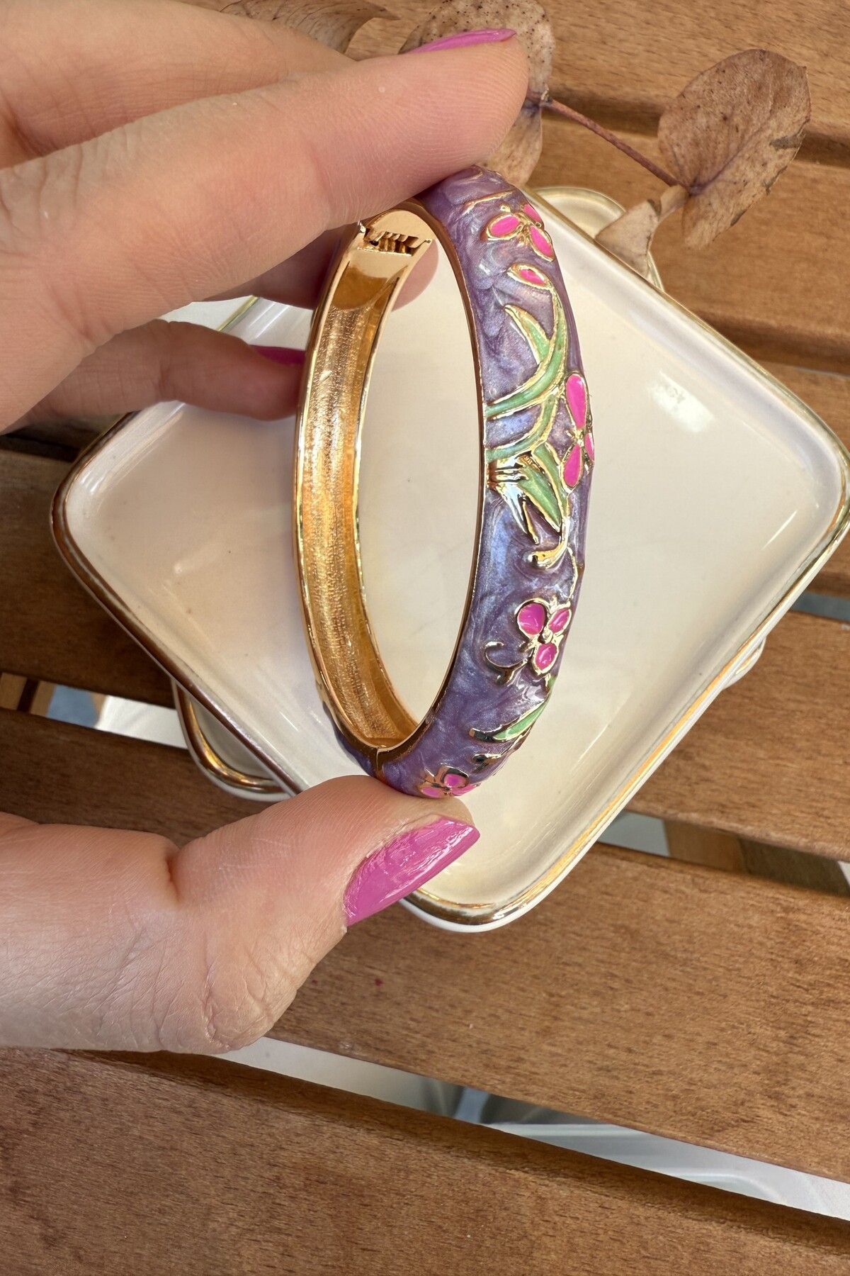 AURA ATELIER Mineli 14K Altın Kaplama Lila Çiçekli Bilezik 6cm