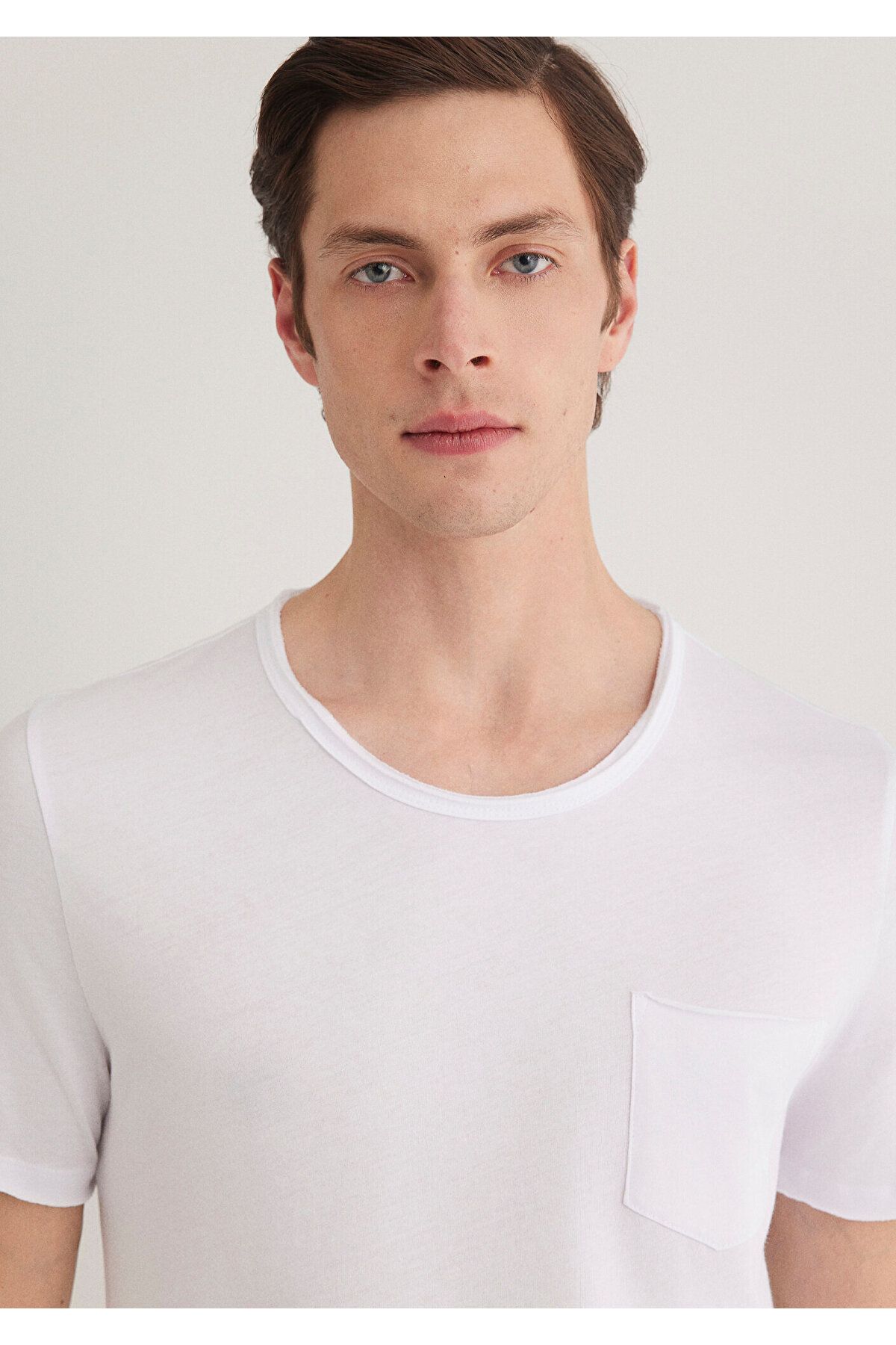 Mavi-Tricou alb cu buzunar cusut detaliat 062772 -20843 5
