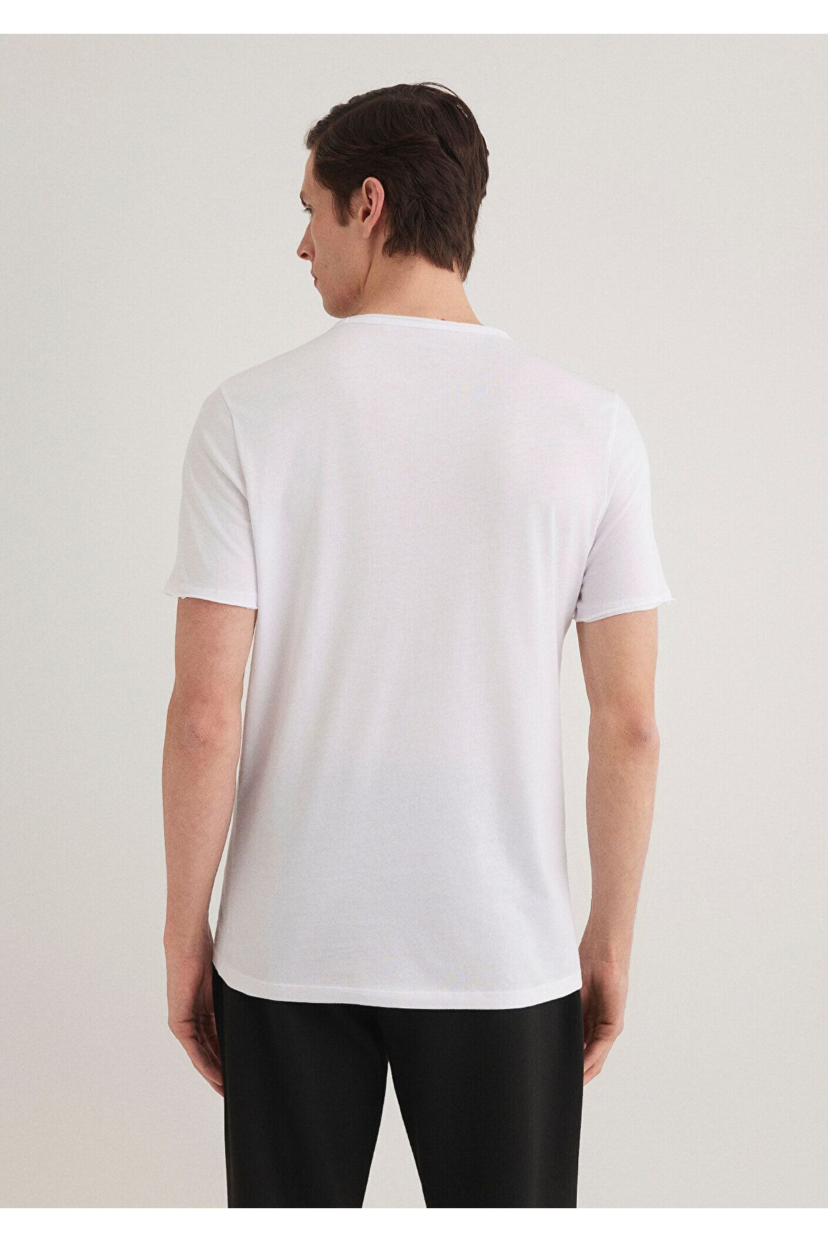 Mavi-Tricou alb cu buzunar cusut detaliat 062772 -20843 4