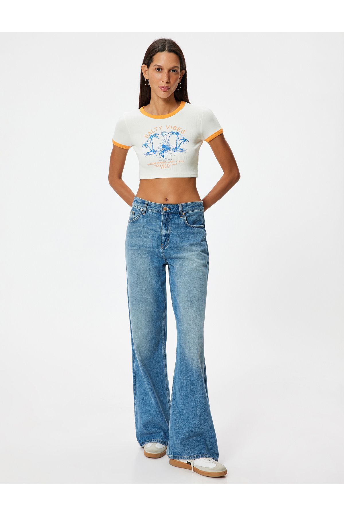 Koton Yeni Sezon Crop Tişört Yaz Temalı Baskılı Biyeli Bisiklet Yaka Kısa Kollu Slim Fit