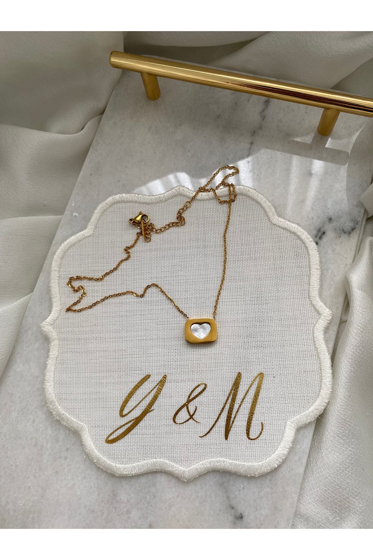 YM ÇELİK GOLD SEDEFLİ KALP KOLYE