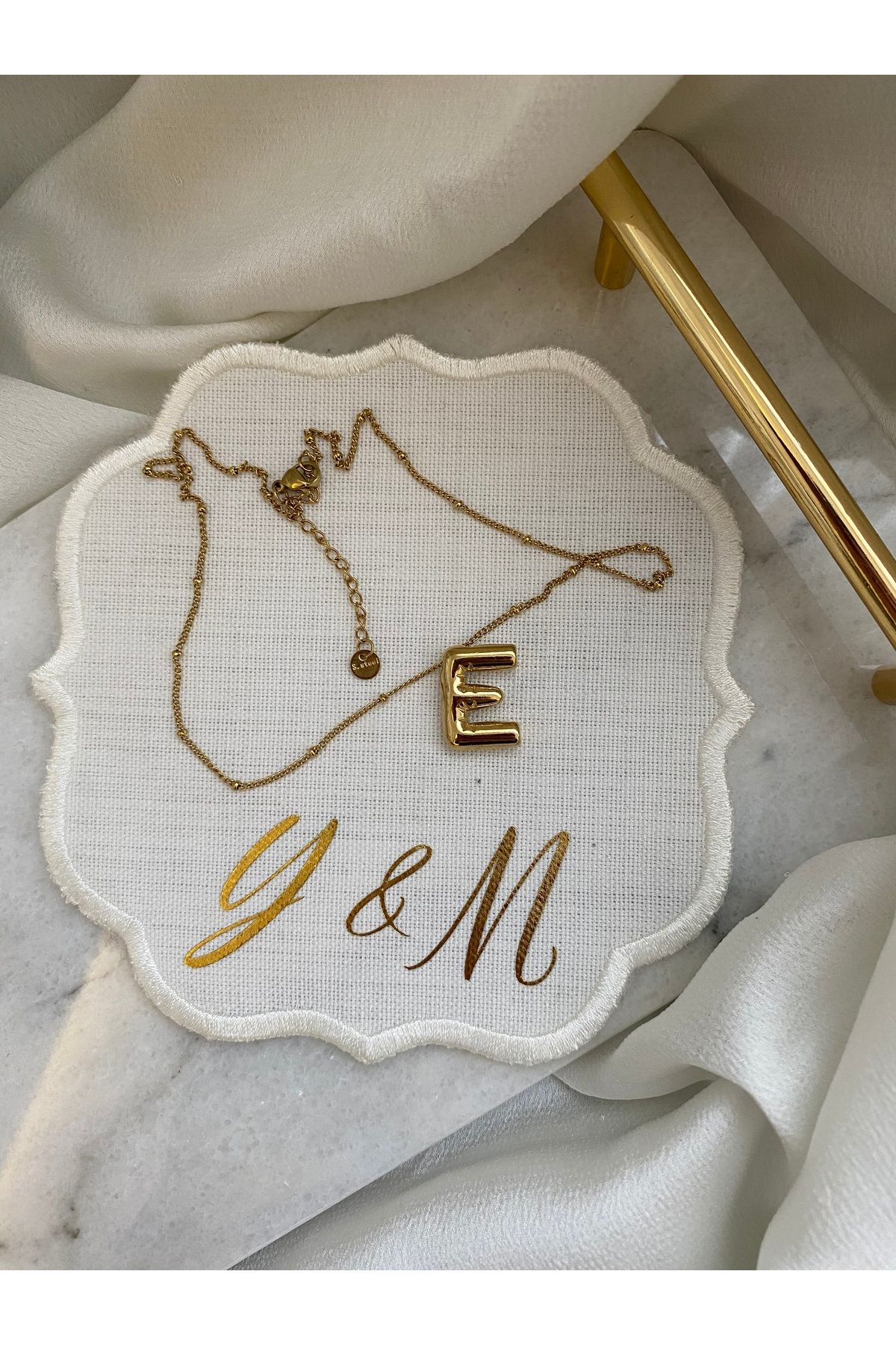YM ÇELİK GOLD E HARFİ BALON KOLYE