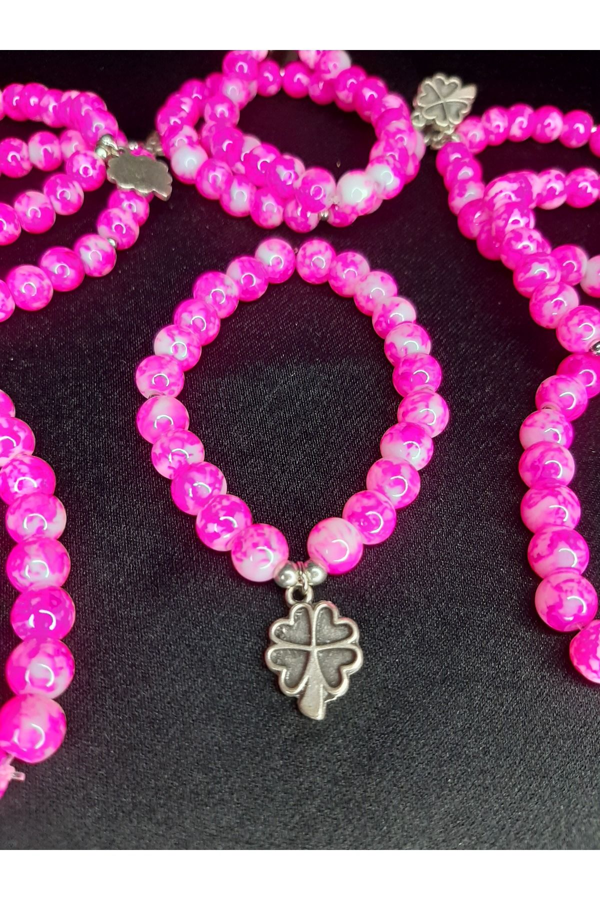 makadi Pembe Mermer Desenli Boncuklu Dört Yapraklı Yonca Bileklik