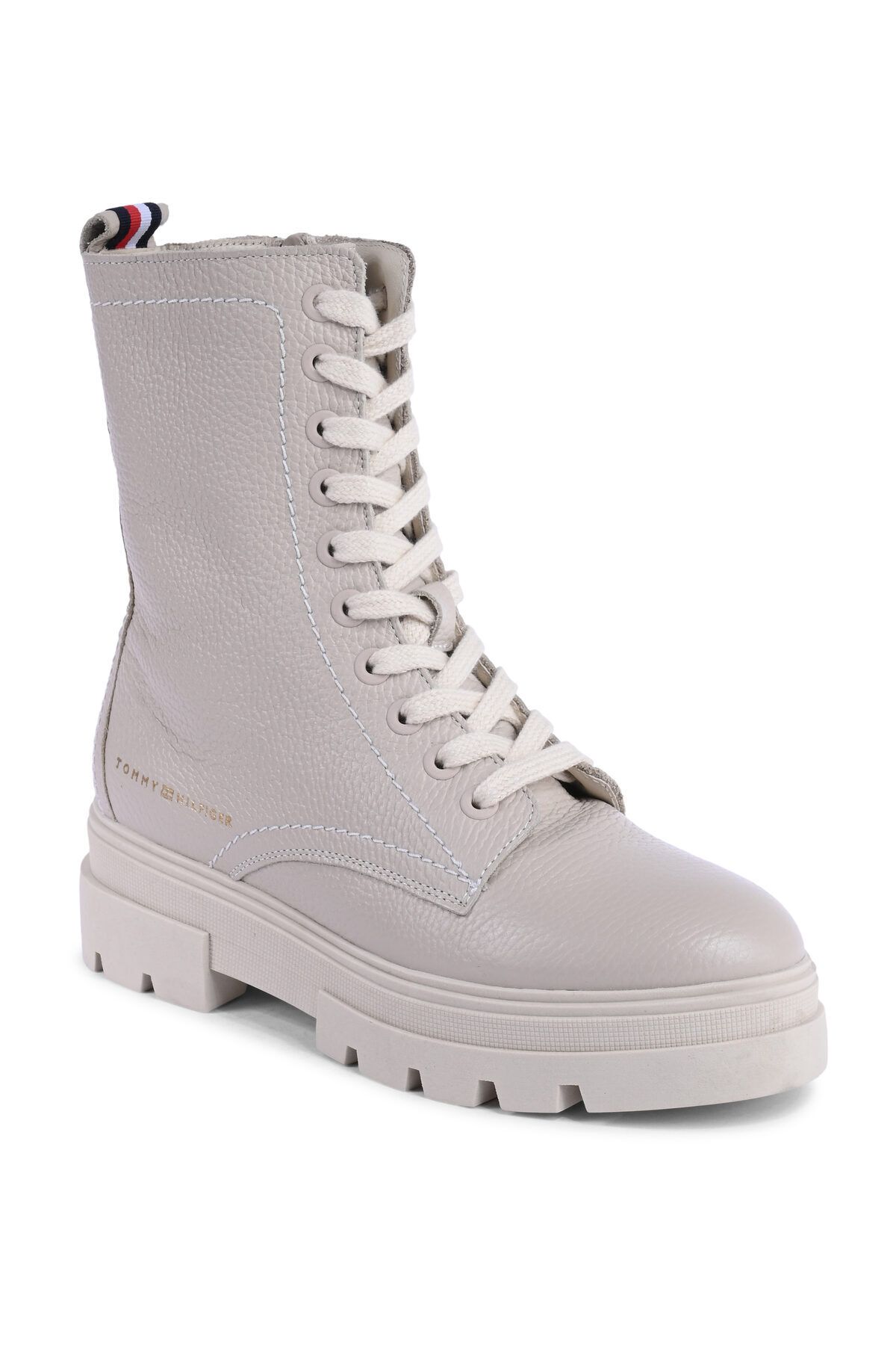 Tommy Hilfiger-Stílusos megjelenésű női WedGe sarkú csizma - gumitalp, logó | Krém | fw0fw06732-bitter 2