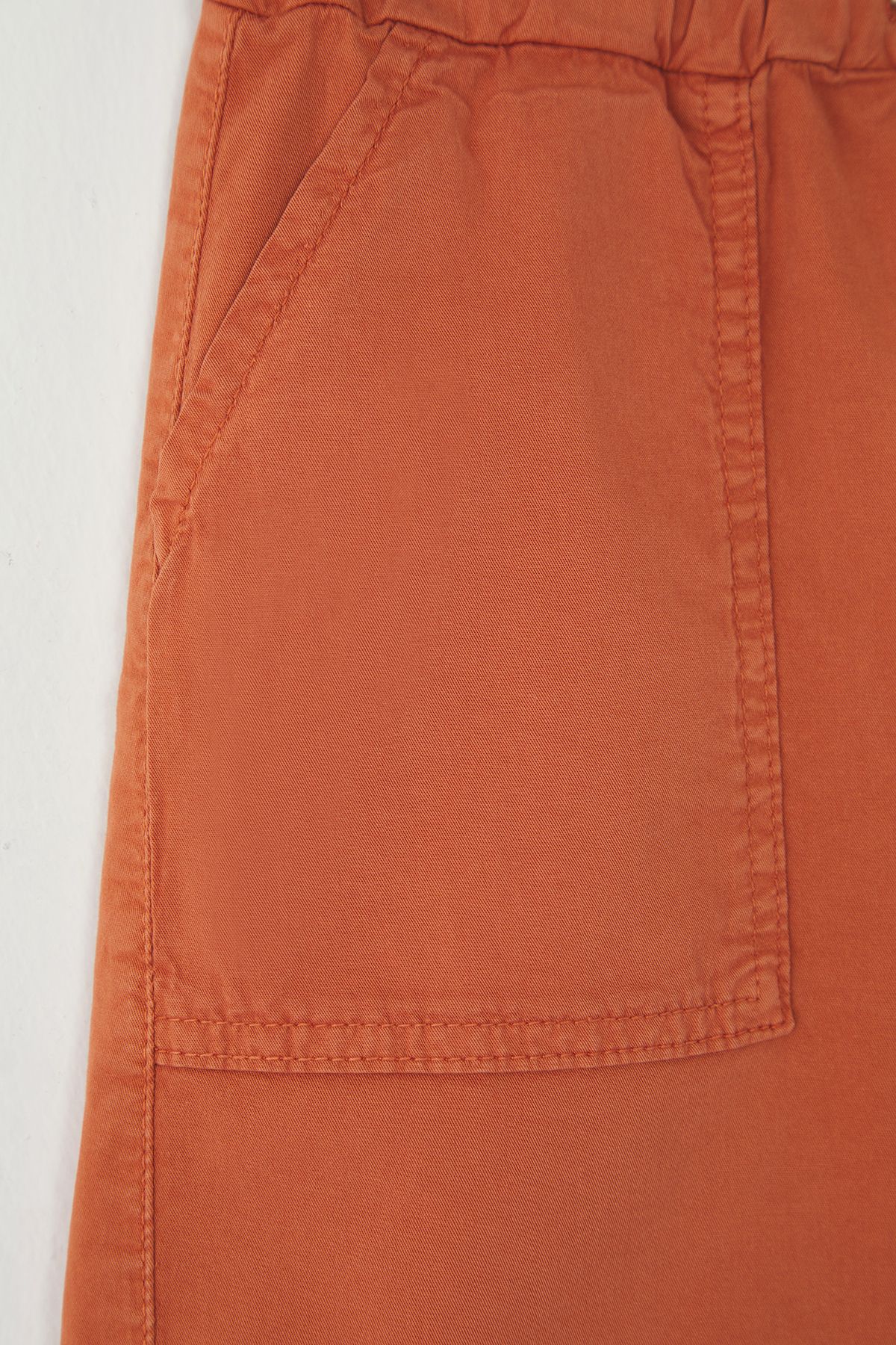 TRENDYOLKIDS-Dlaždice Pánské dětské 100% bavlněné elastické tkané šortky s detailem kapsy a bermudy TKDSS25SR00027 3