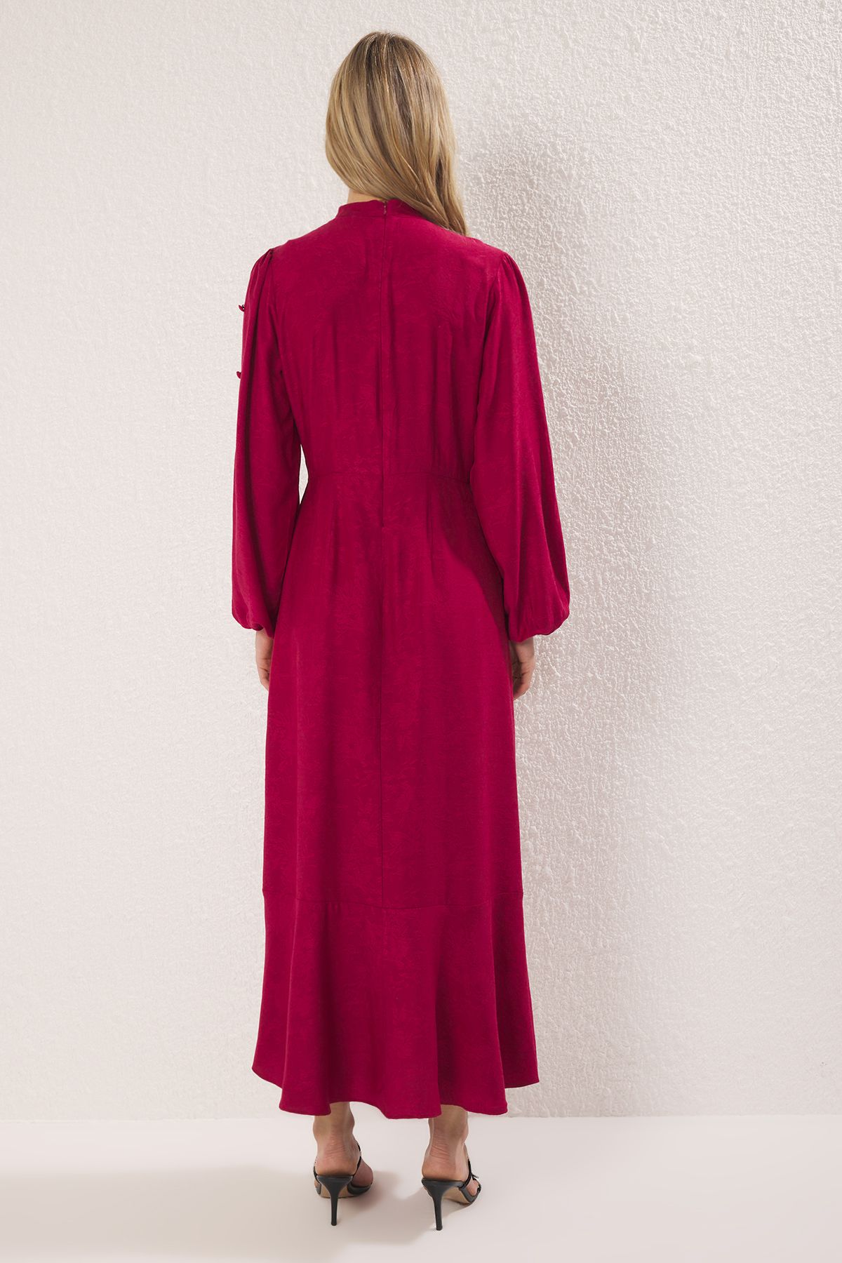 Trendyol Modest-Sukienka z żakardu w kolorze fuksji z kwiatowym wzorem TCTSS24EB00064 4