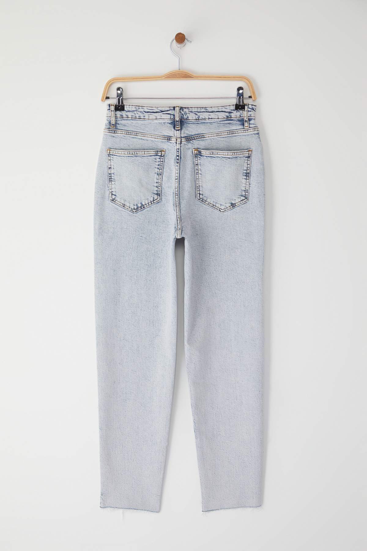 Trendyolmilla  Açık Mavi Yüksek Bel Mom Comfort Jeans TWOSS25JE00279 - Görsel 6