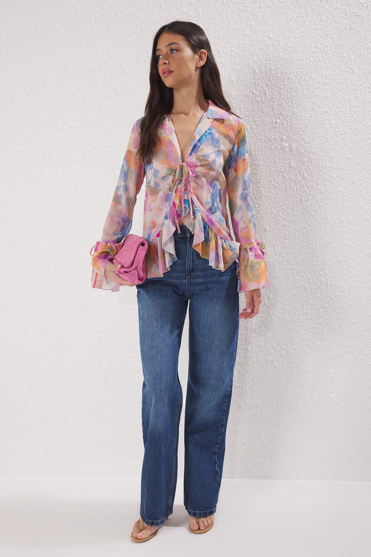 Trendyolmilla  Pudra-Çok Renkli Ön Bedende Ve Kolda Fırfır Detaylı Bağlamalı Dokuma Gömlek TWOSS25GO00090 - Görsel 2