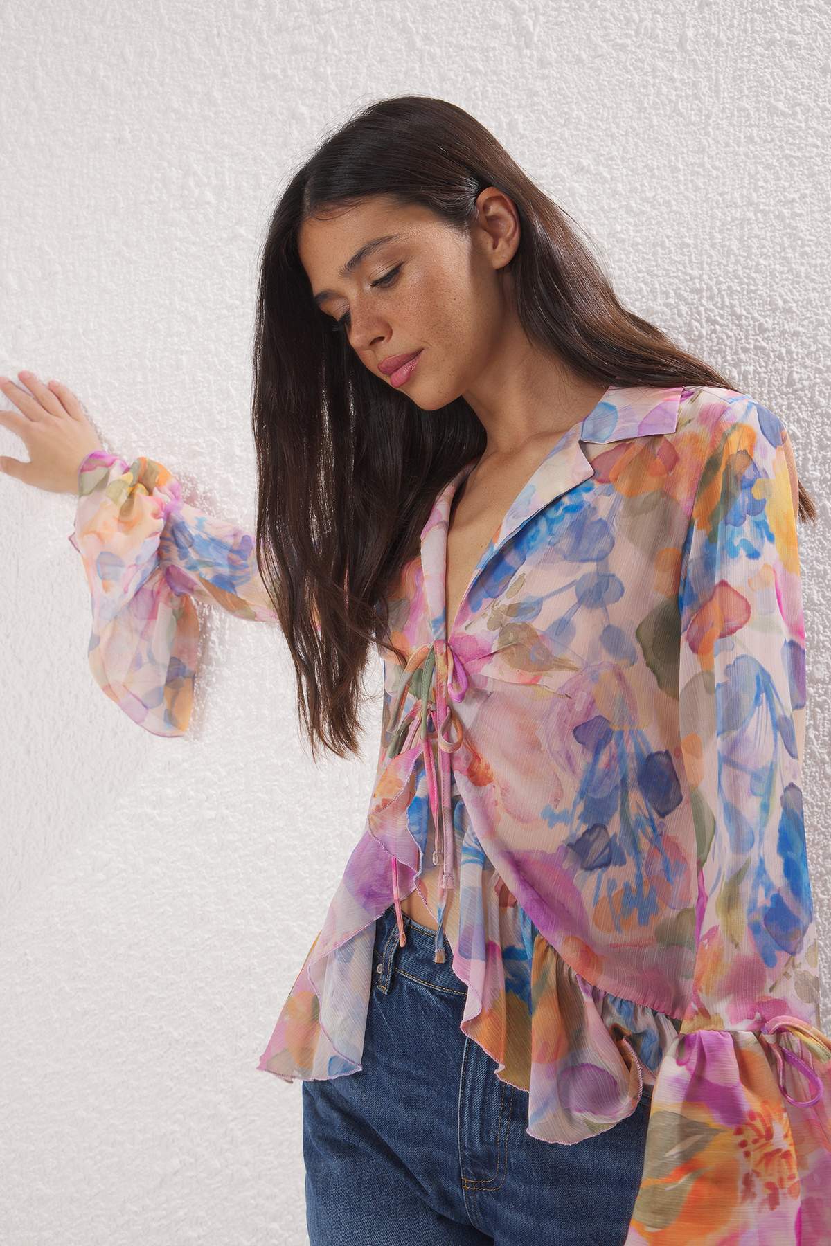 Trendyolmilla  Pudra-Çok Renkli Ön Bedende Ve Kolda Fırfır Detaylı Bağlamalı Dokuma Gömlek TWOSS25GO00090 - Görsel 3