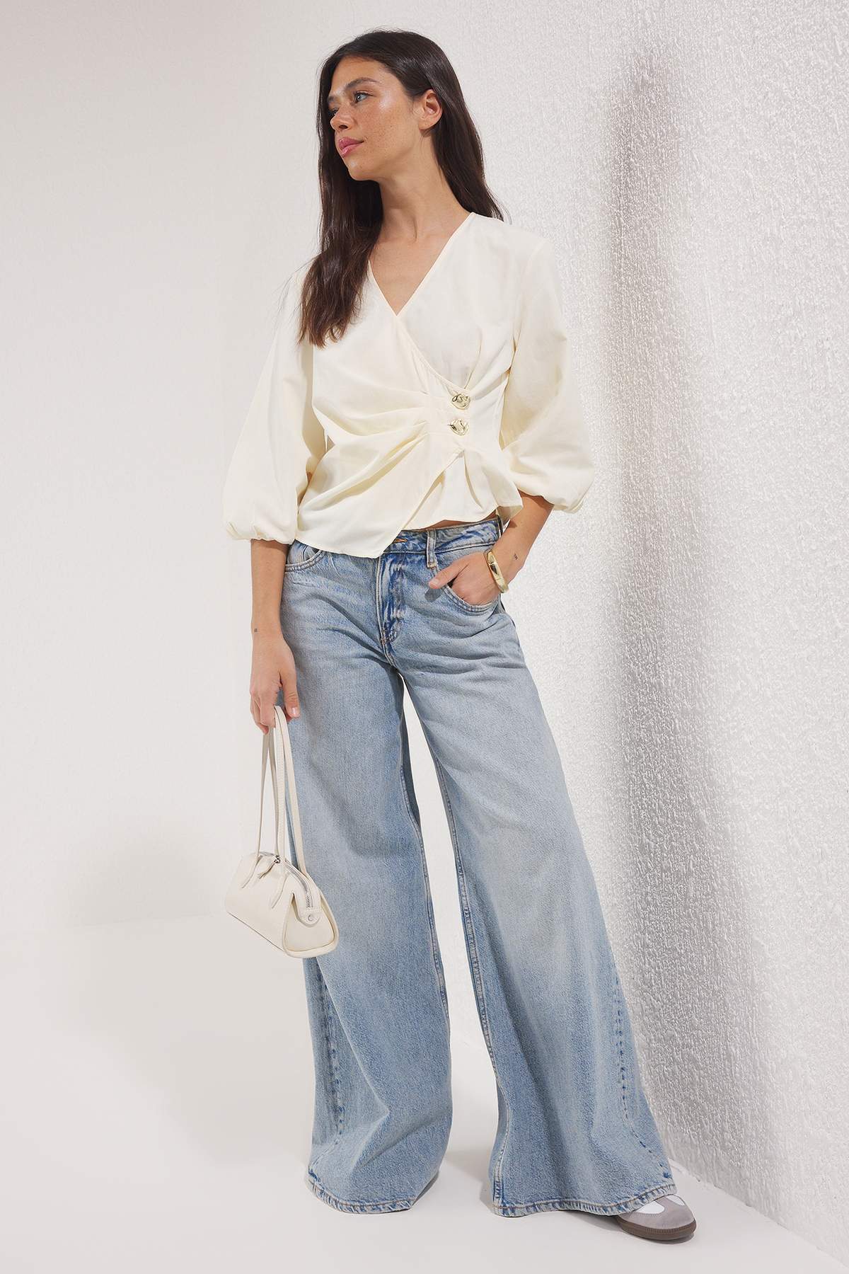 Trendyolmilla  Açık Bej Kruvaze Çizgili Dokuma Bluz TWOSS25BZ00170 - Görsel 2