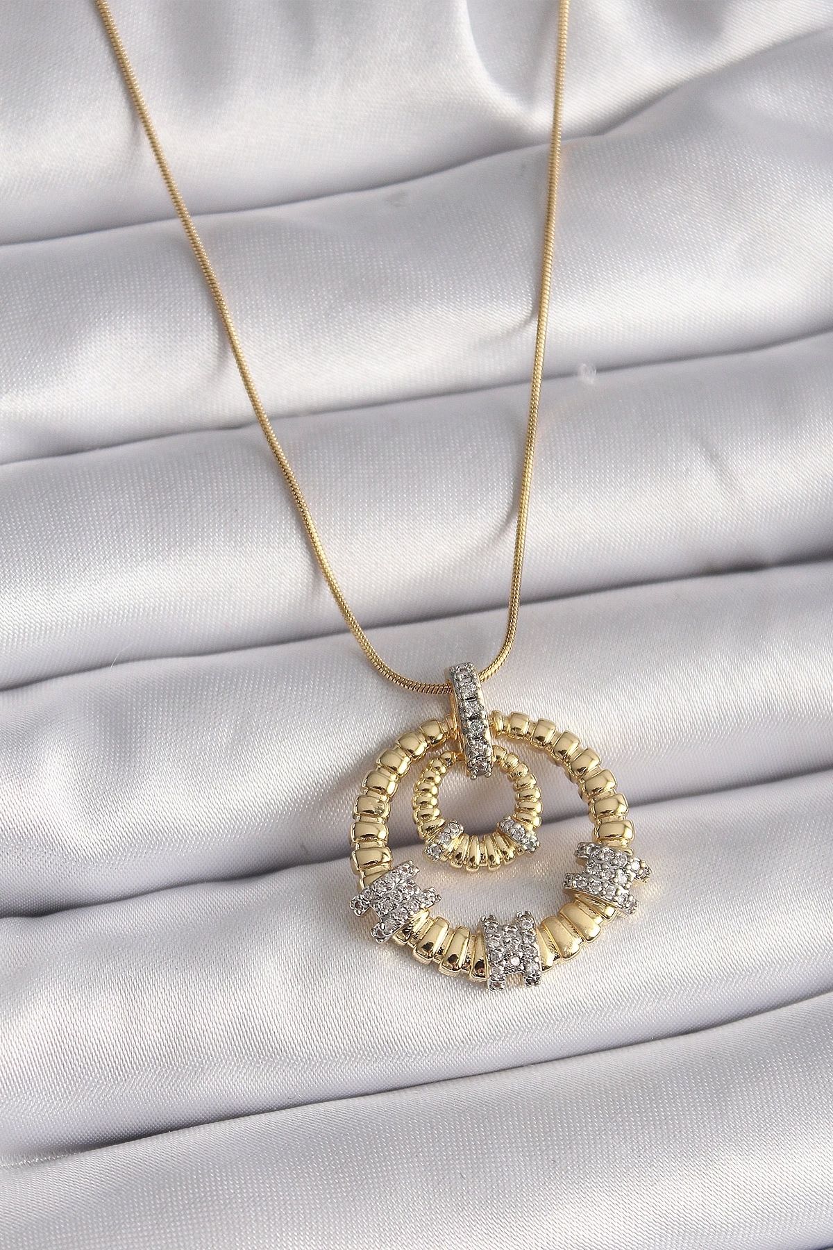 Clariss 316L Çelik Gold Renk Zincir Gümüş Zirkon Taşlı Madalyon Model Kadın Kolye