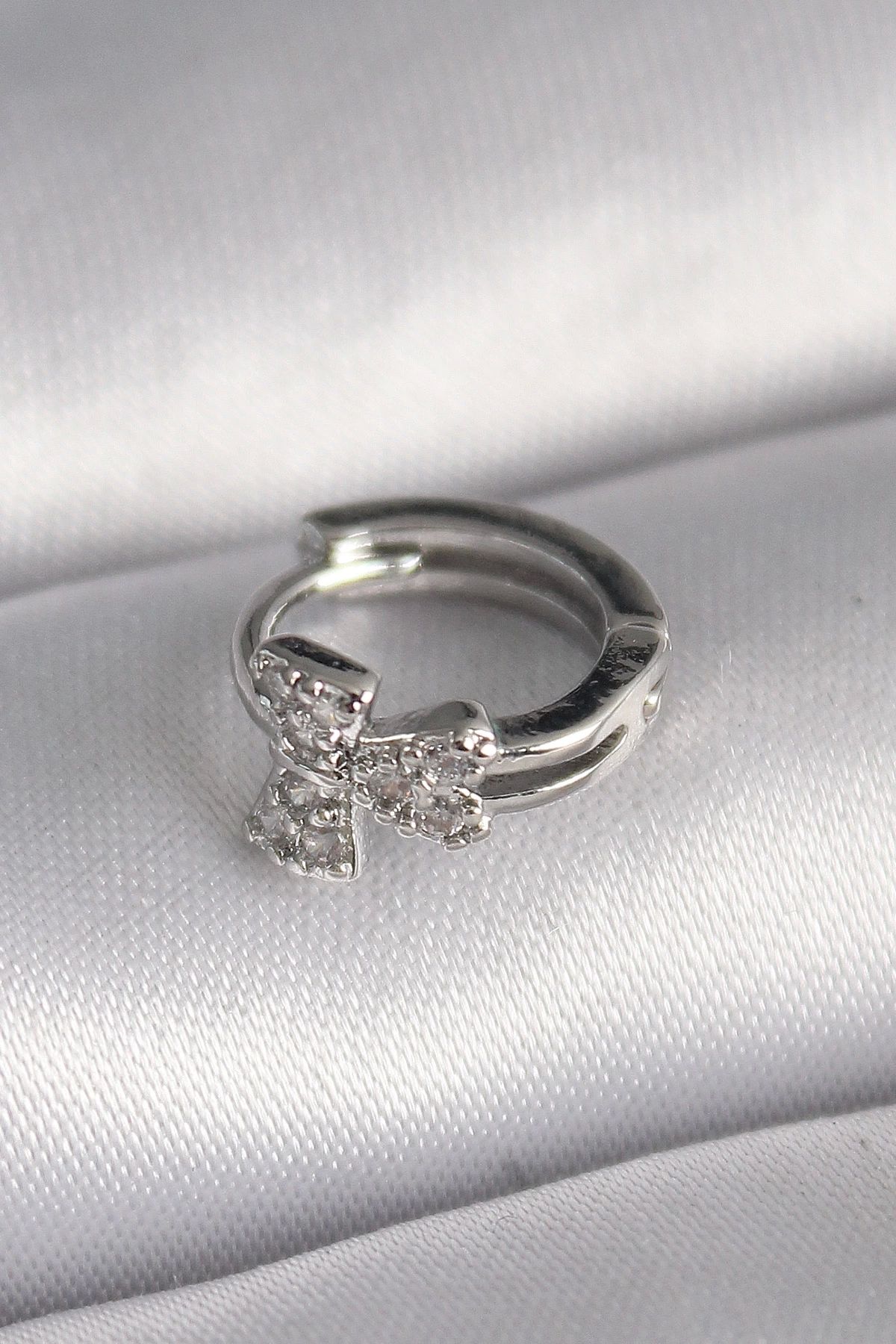 Clariss 316L Çelik Gümüş Renk Zirkon Taşlı Kurdele Model Tragus Piercing