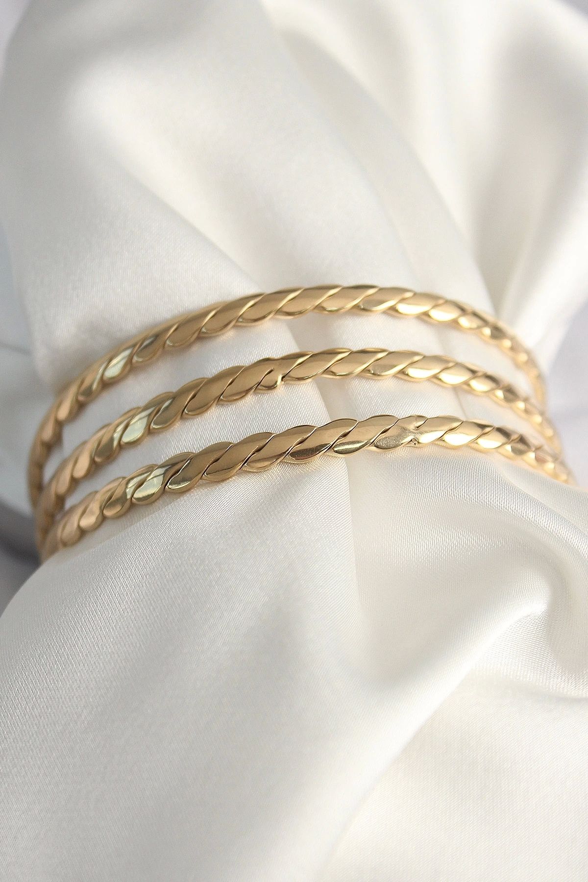 Clariss 316L Çelik Gold Renk 65 mm Burma Ajda Model Kadın Bilezik