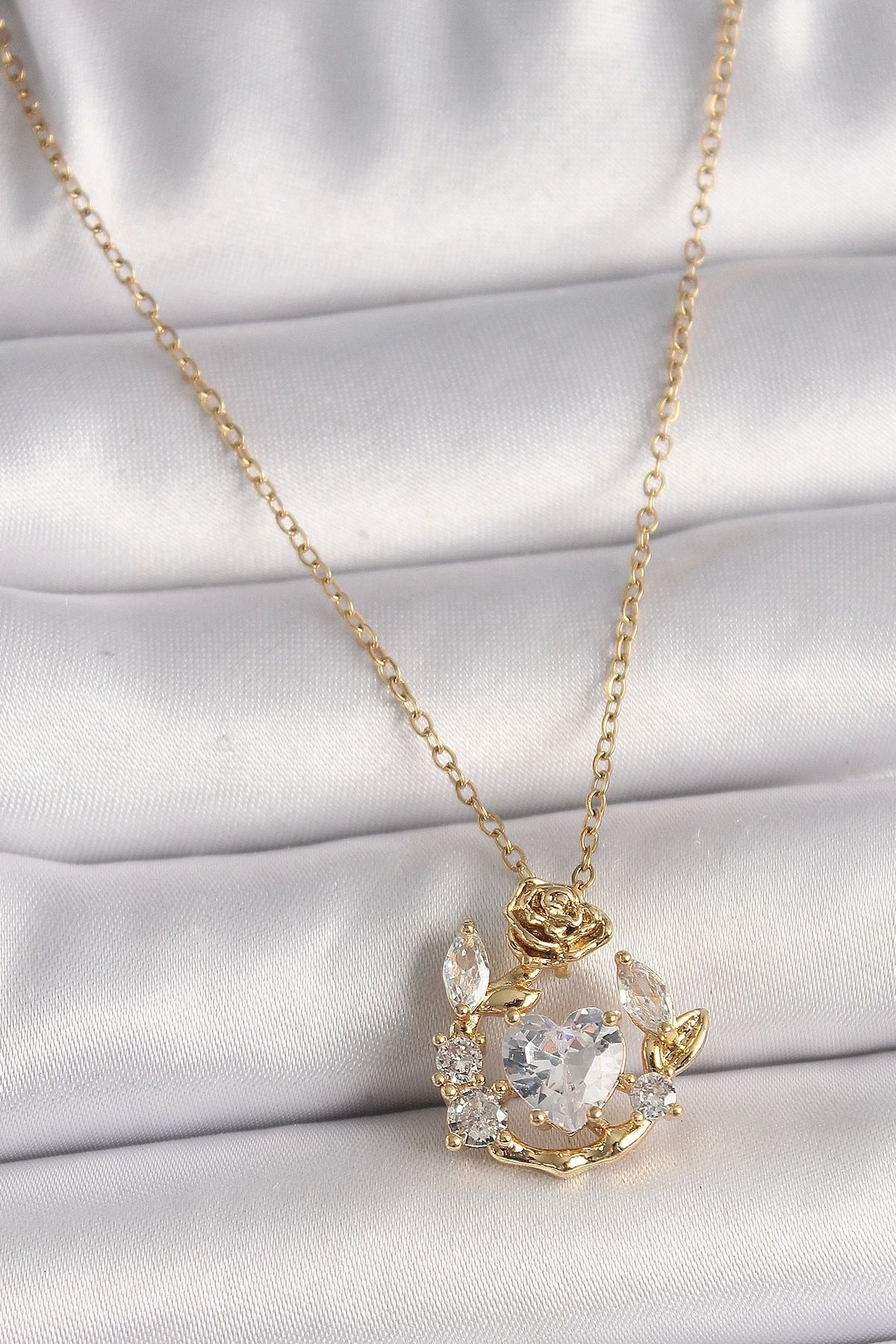 Clariss 316L Çelik Gold Renk Zincir Zirkon Taşlı Kalp Model Gül Detay Kadın Kolye