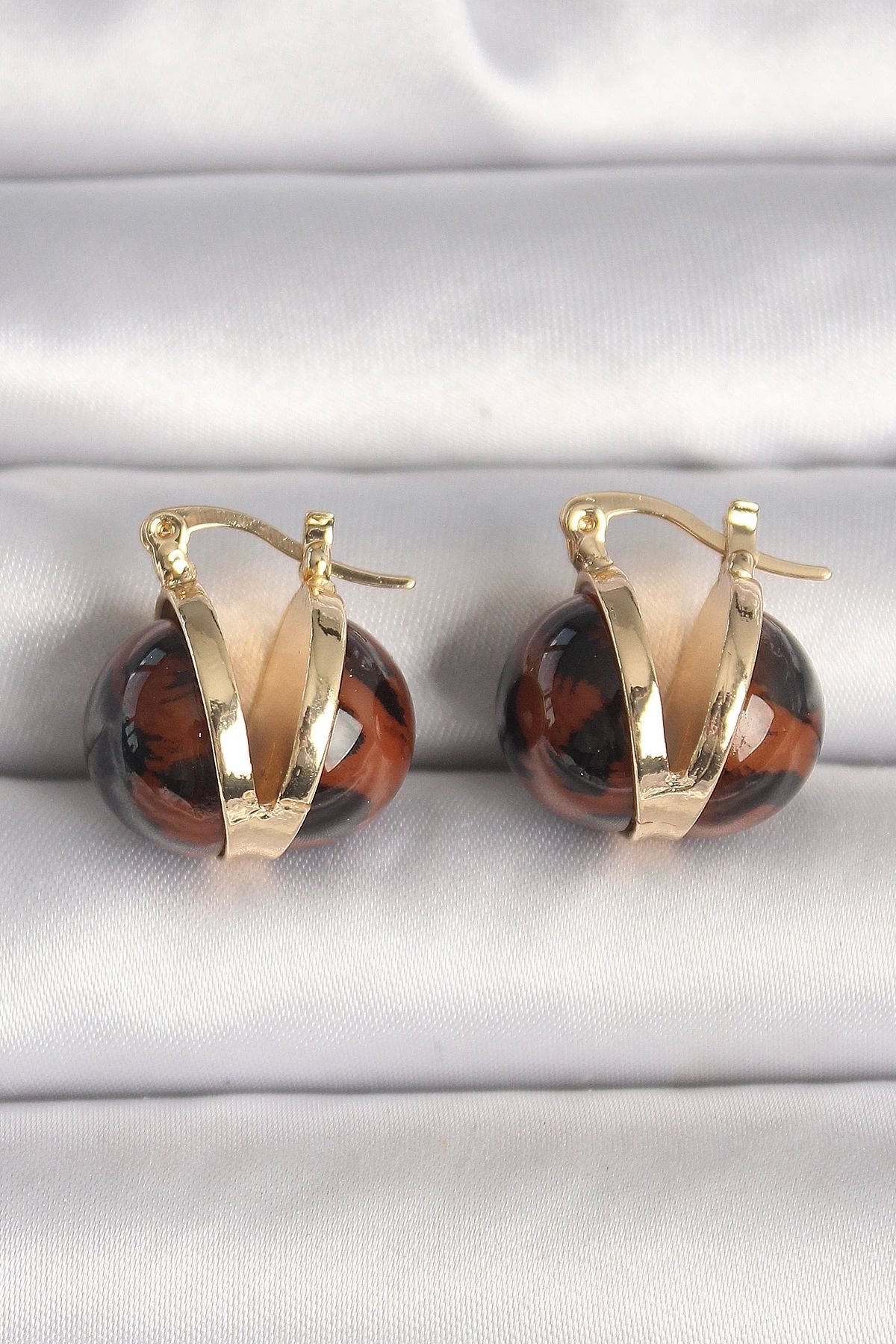 Clariss Pirinç Gold Renk Leopar Desen 3D Daire Model Kadın Küpe