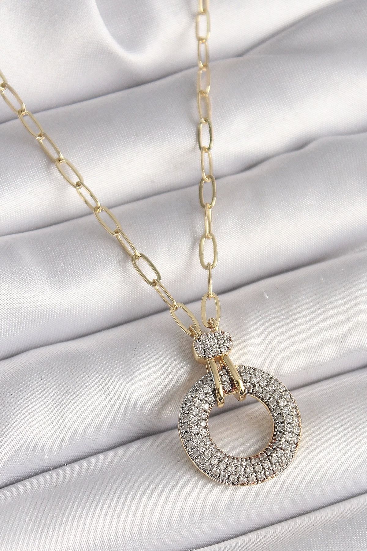 Clariss Pirinç Gold Renk Zirkon Taşlı Madalyon Model Kadın Kolye