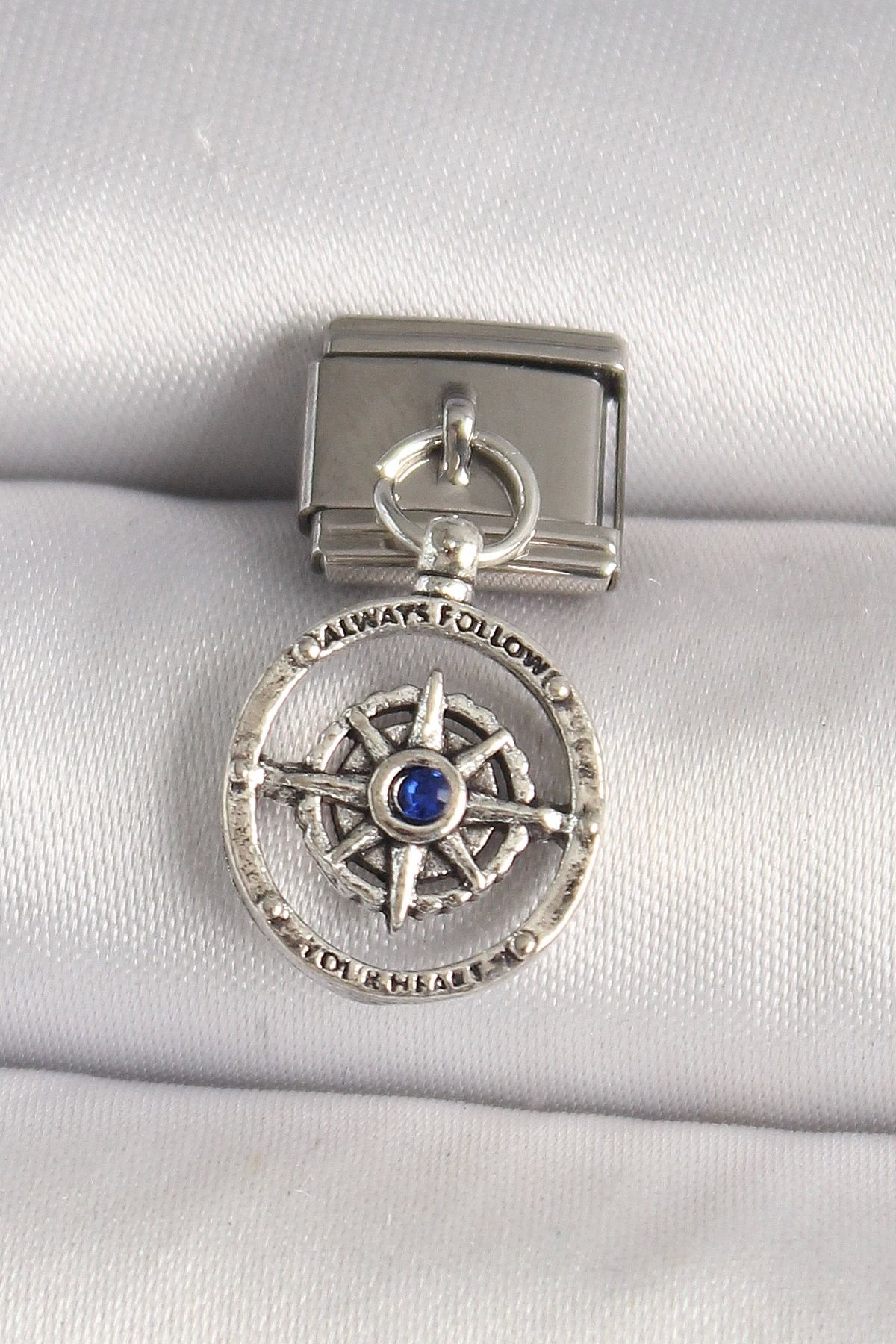Clariss 316L Çelik Gümüş Renk Mavi Taş Detaylı Pusula Model Nomination Charm
