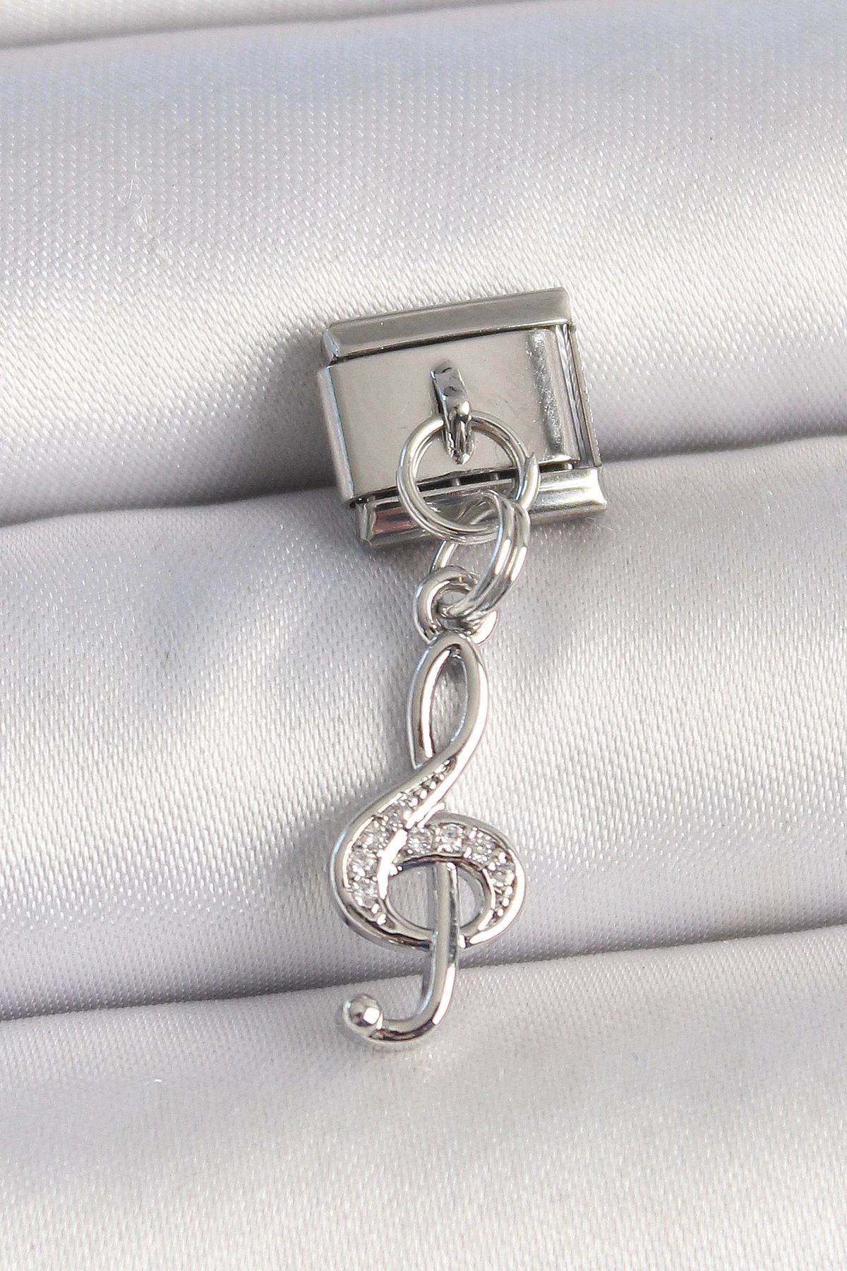 Clariss 316L Çelik Gümüş Renk Zirkon Taşlı Sol Anahtar Model Nomination Charm