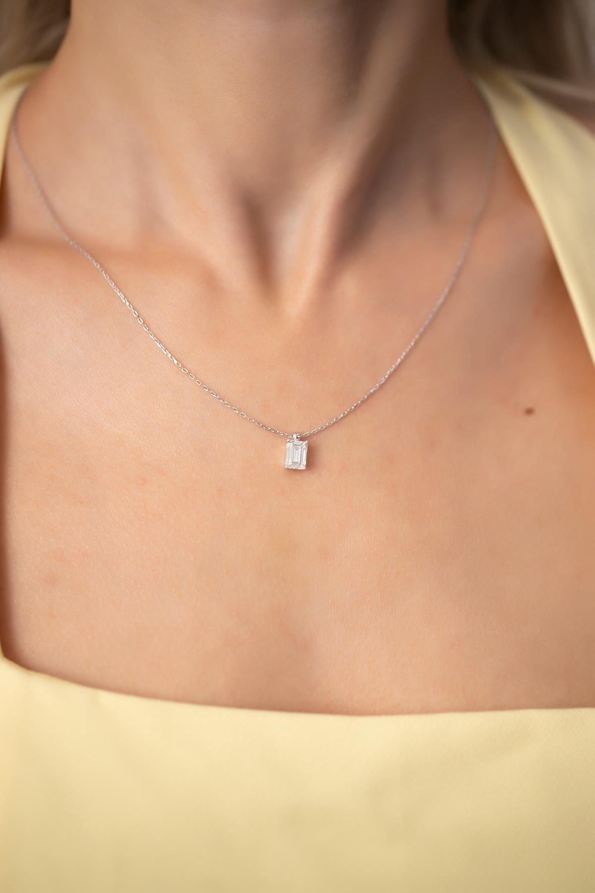 Ninova Silver Dikdörtgen Model Gümüş Zirconia Kolye