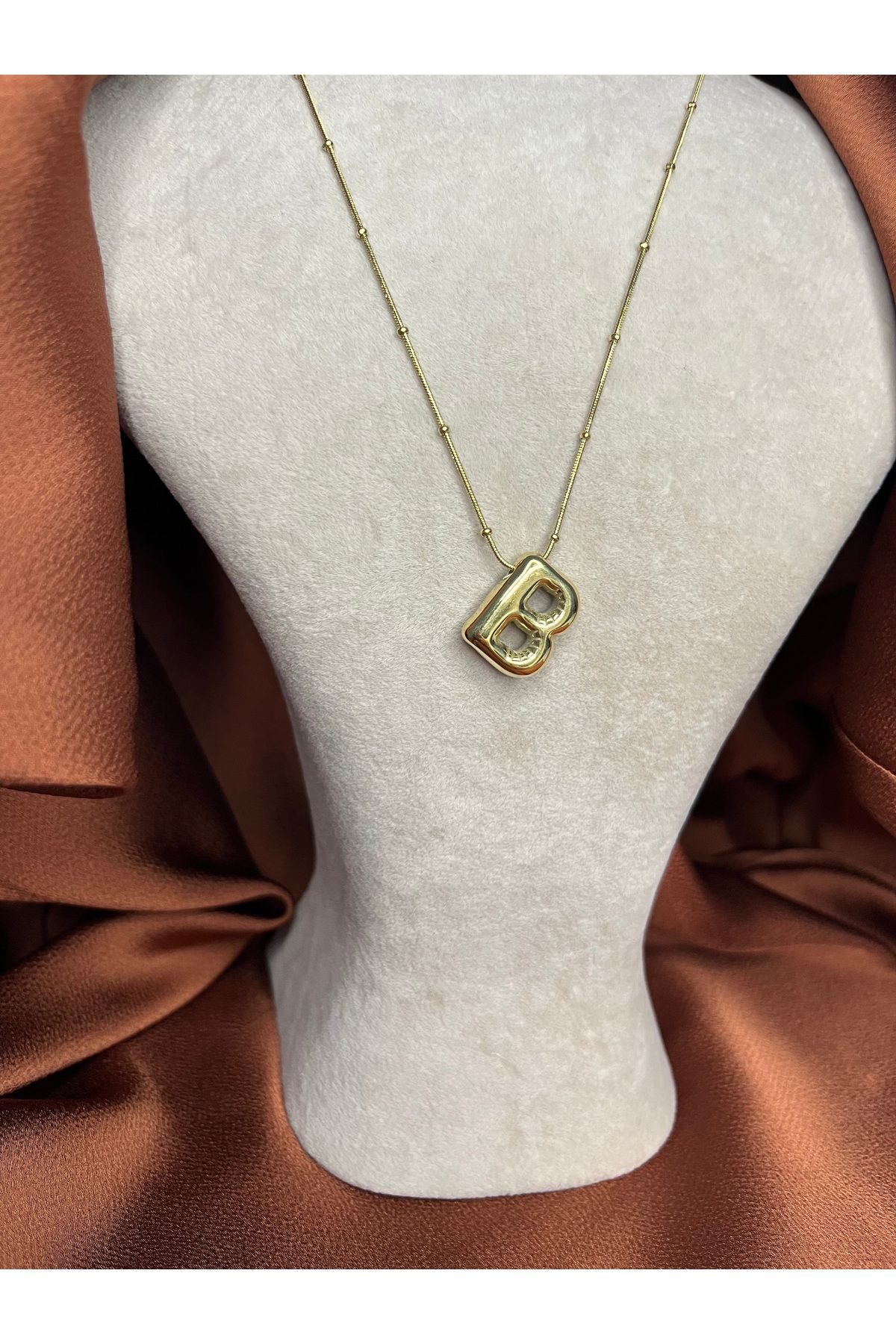 Fam&Co Jewelry Altın Renk Balon Harf Kolye – B Harfi, Şık ve Minimal Tasarım