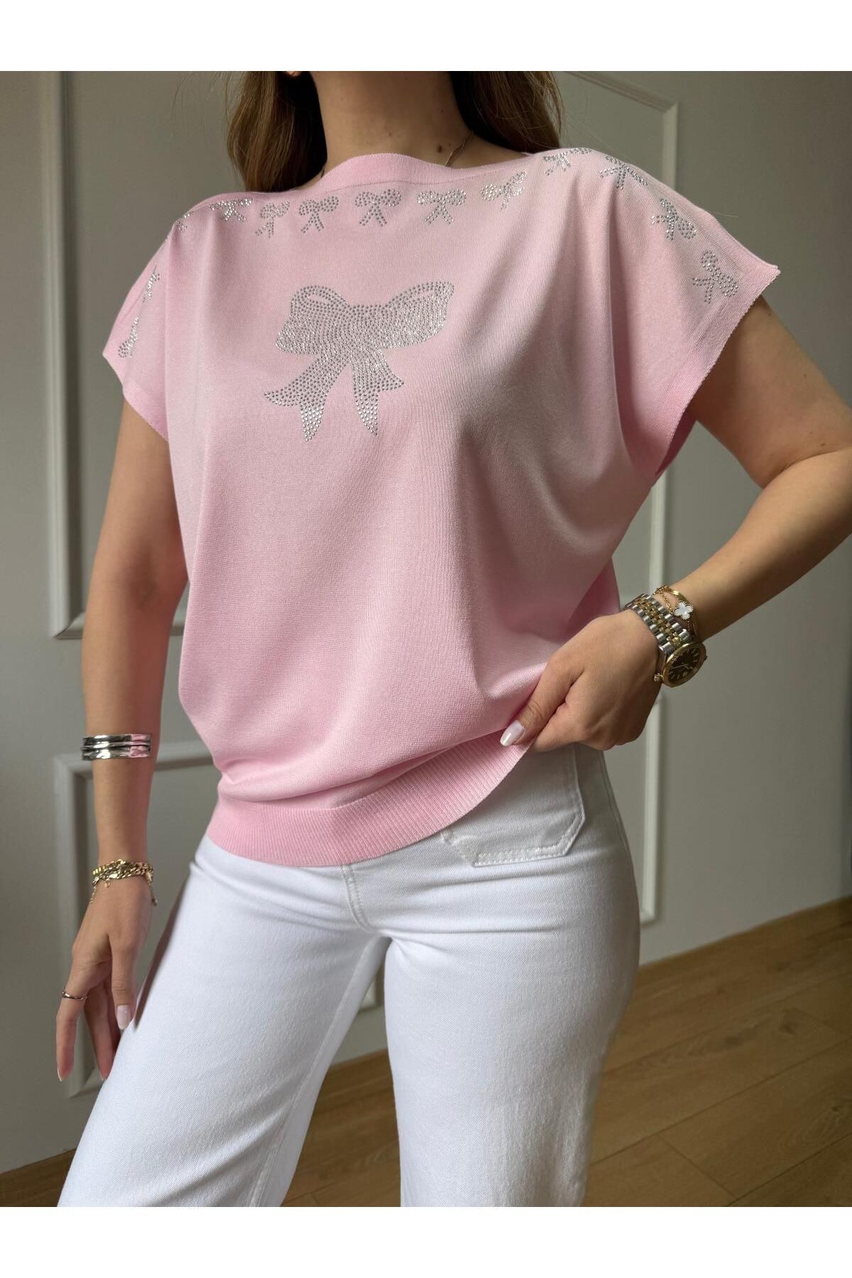 Size Özgü Pembe Kurdele Detaylı Bluz