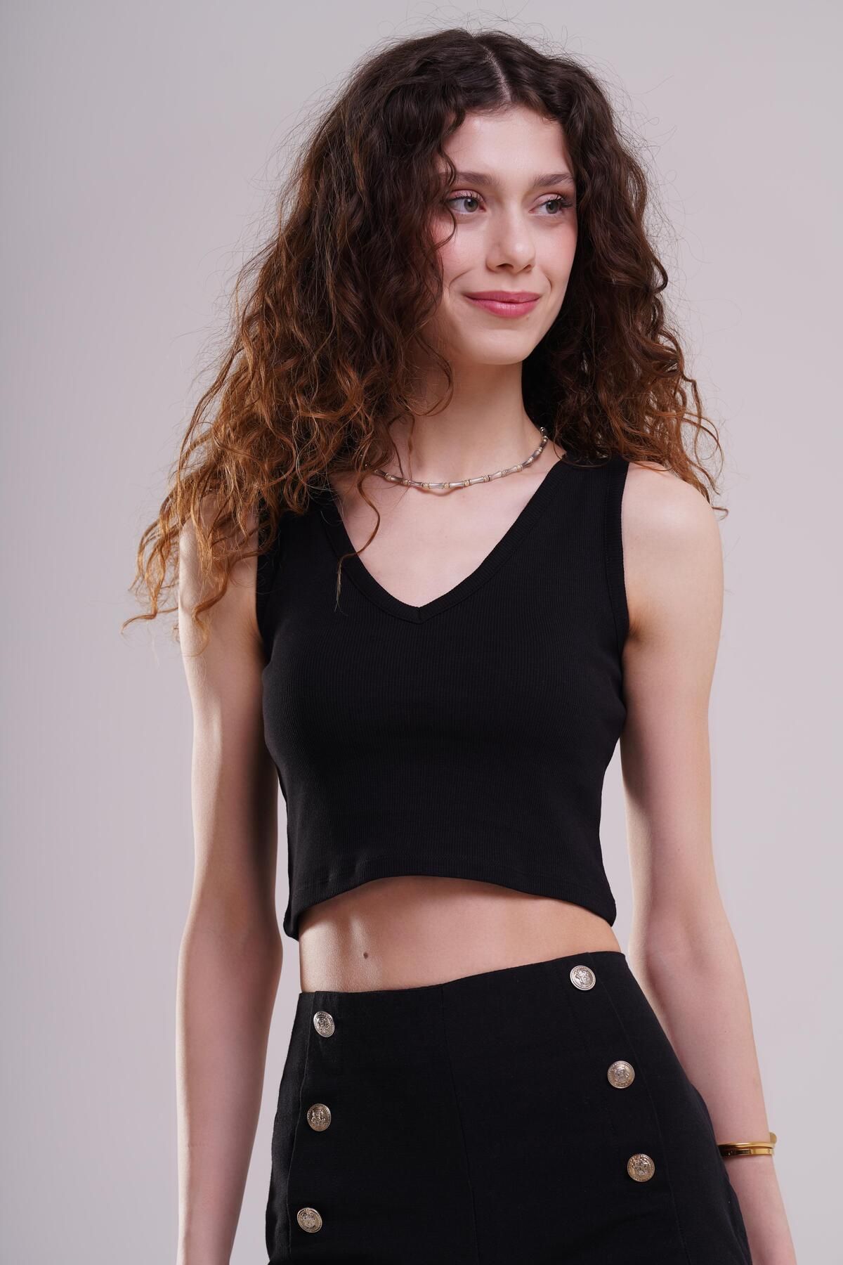 AFLOOW Kadın Siyah V Yaka Fitilli Crop Top Atlet – Zamansız ve Şık Basic Parça