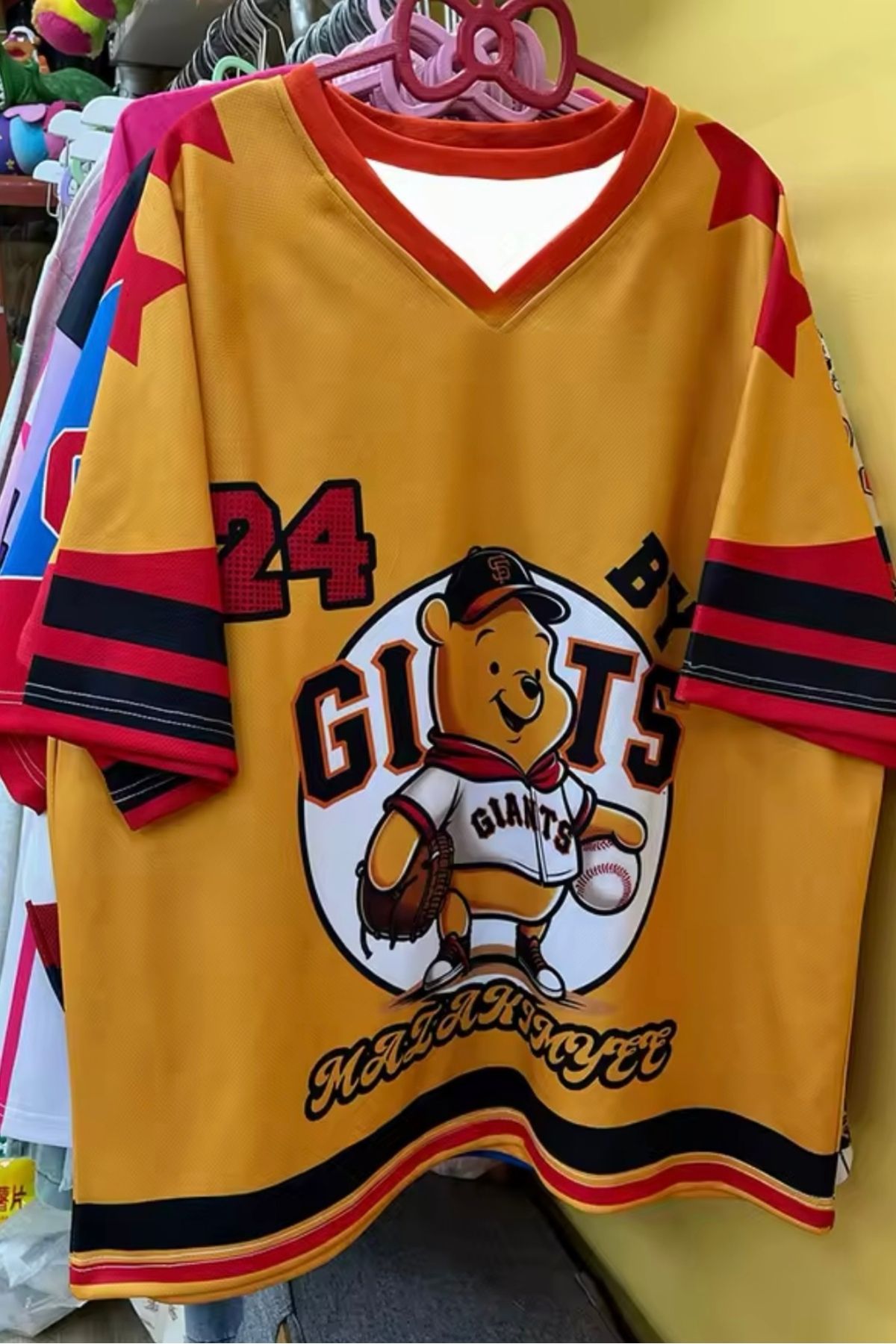 EFBUTİK Sarı V Yaka Winnie De Pooh Detail Jersey T-Shirt